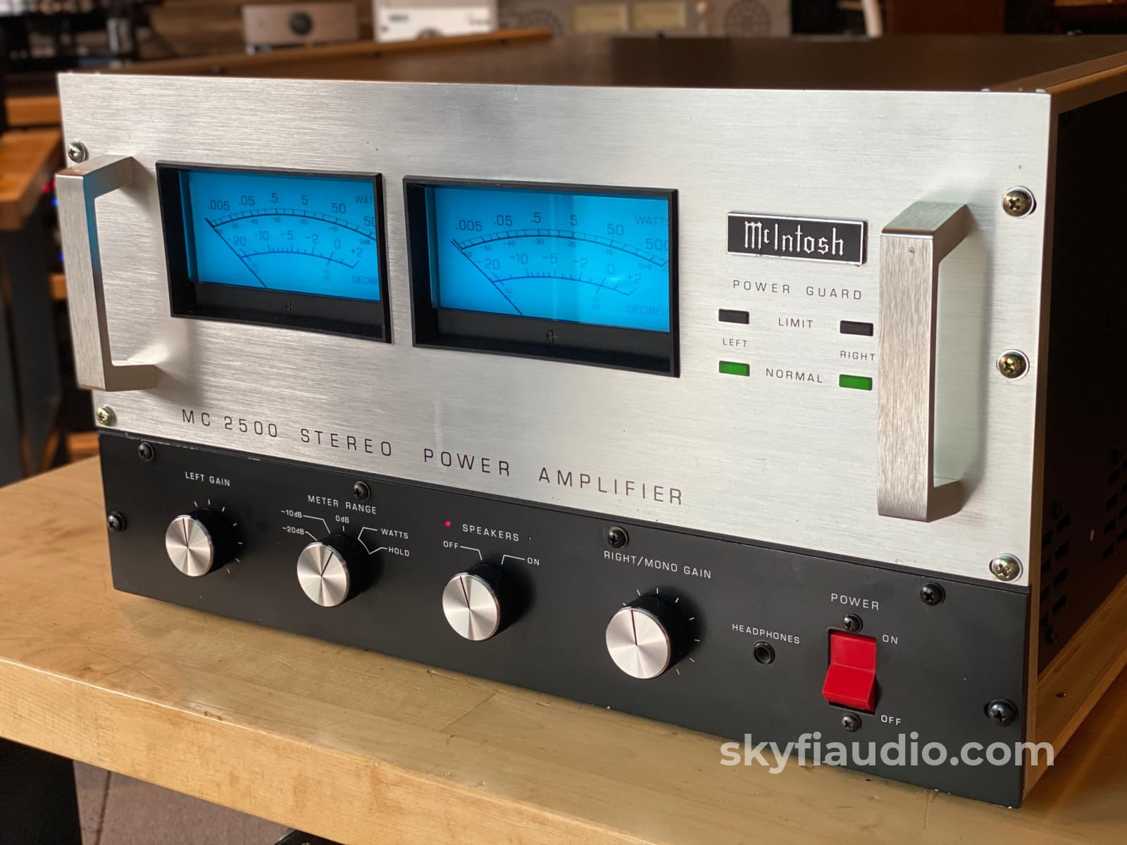 Mcintosh Mc2500 Solid State Amplifier - In Silver Finish!