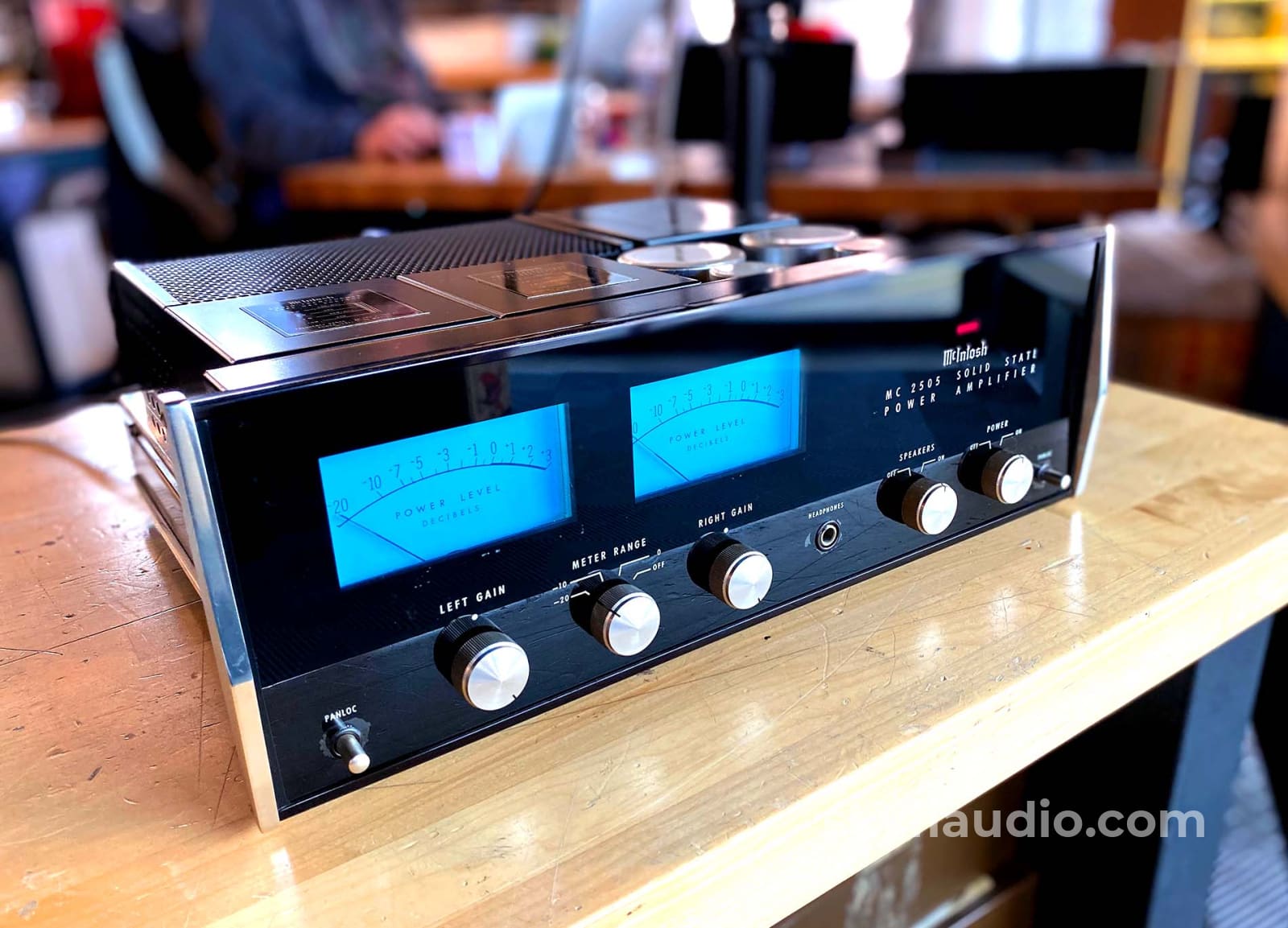 Mcintosh MC2505 Vintage Amplifier in Amazing Vintage Condition