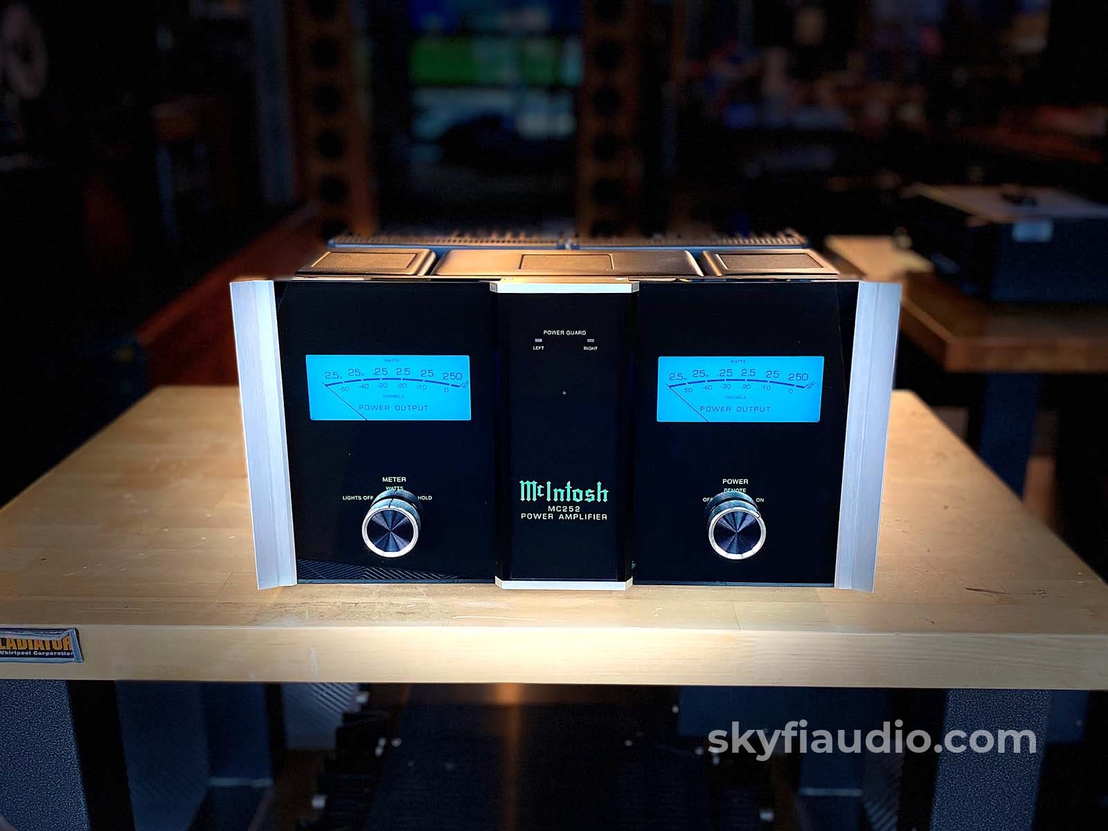 Mcintosh Mc252 Compact Solid State Amplifier With 250Wpc