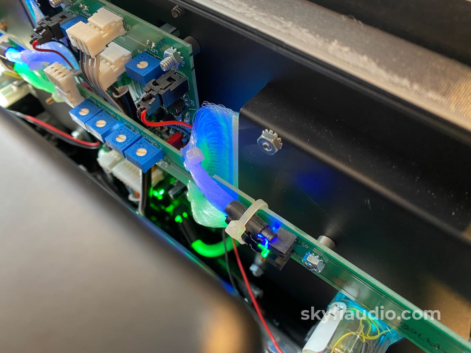 Mcintosh Mc252 Compact Solid State Amplifier With 250Wpc