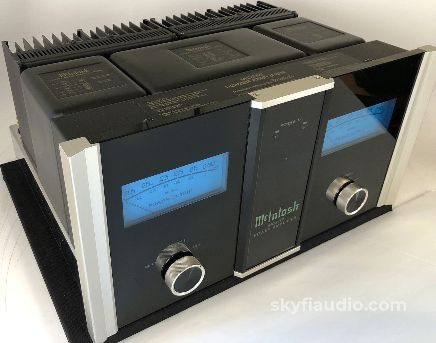 Mcintosh Mc252 Solid State Amplifier - 250W Per Channel