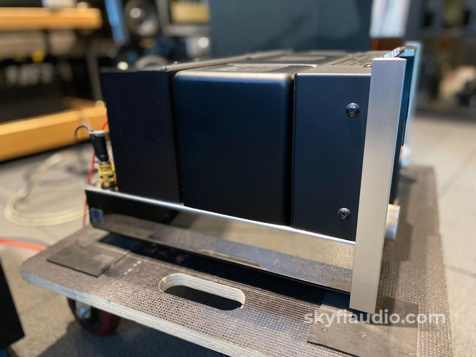 McIntosh MC252 Solid State Amplifier With 250WPC