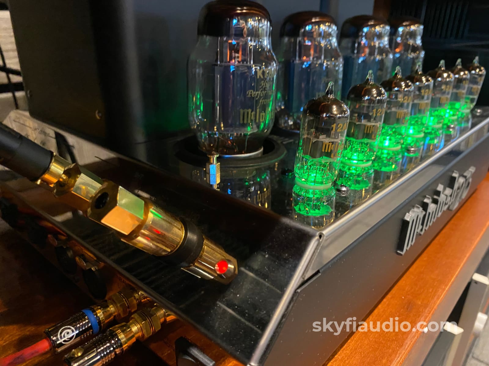 Mcintosh Mc275 - Latest Version Store Display In Only Amplifier