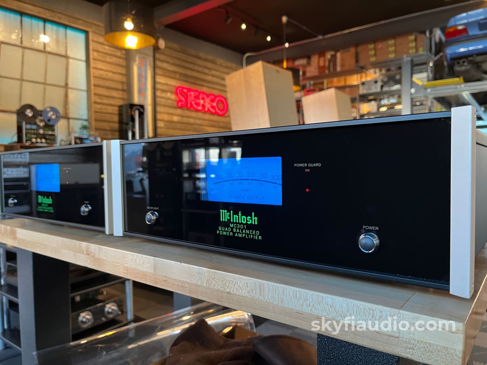 McIntosh MC301 Monoblock Amplifier Pair - Quadbalanced Amplifier