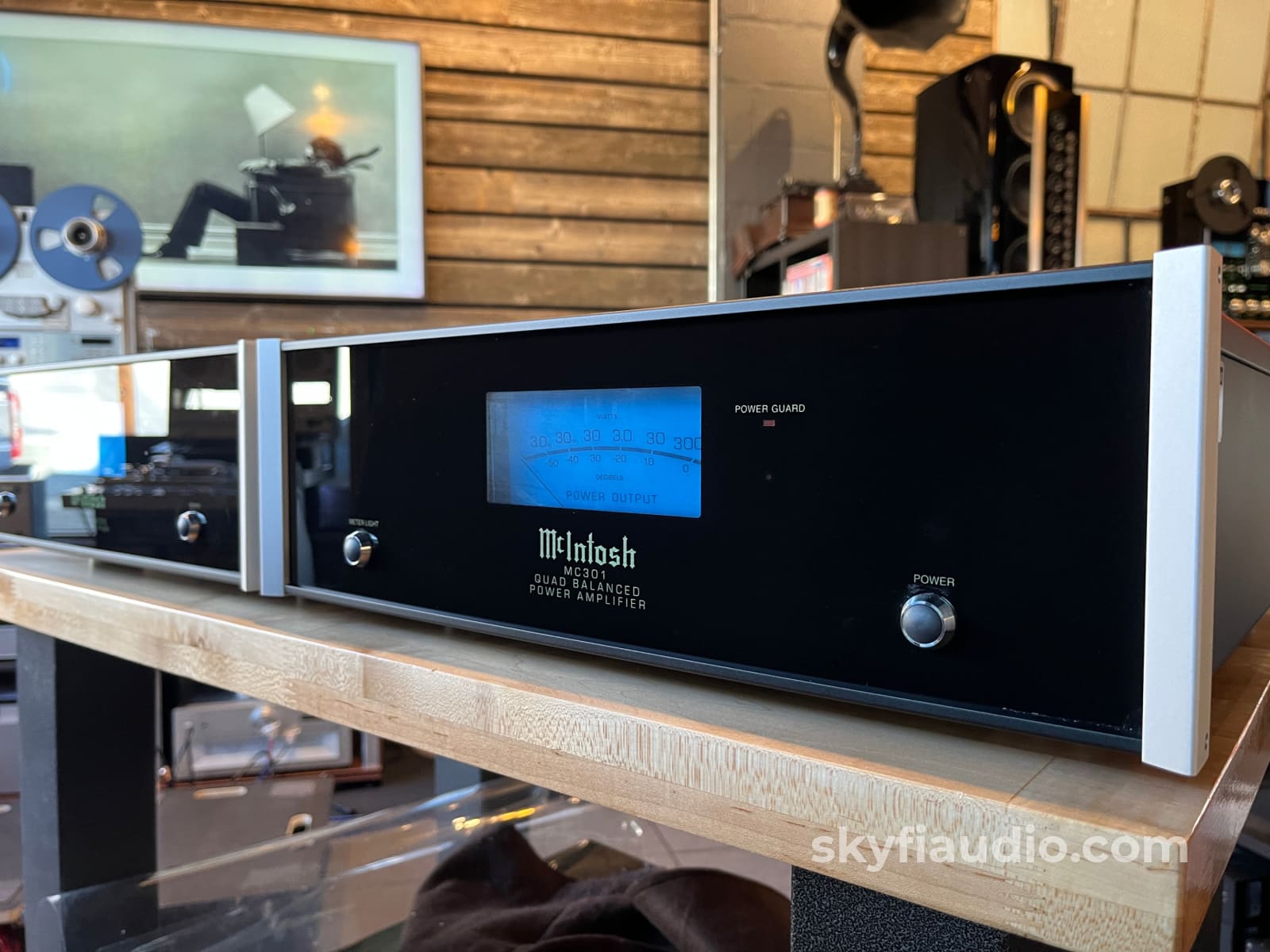 McIntosh MC301 Monoblock Amplifier Pair - Quadbalanced Amplifier