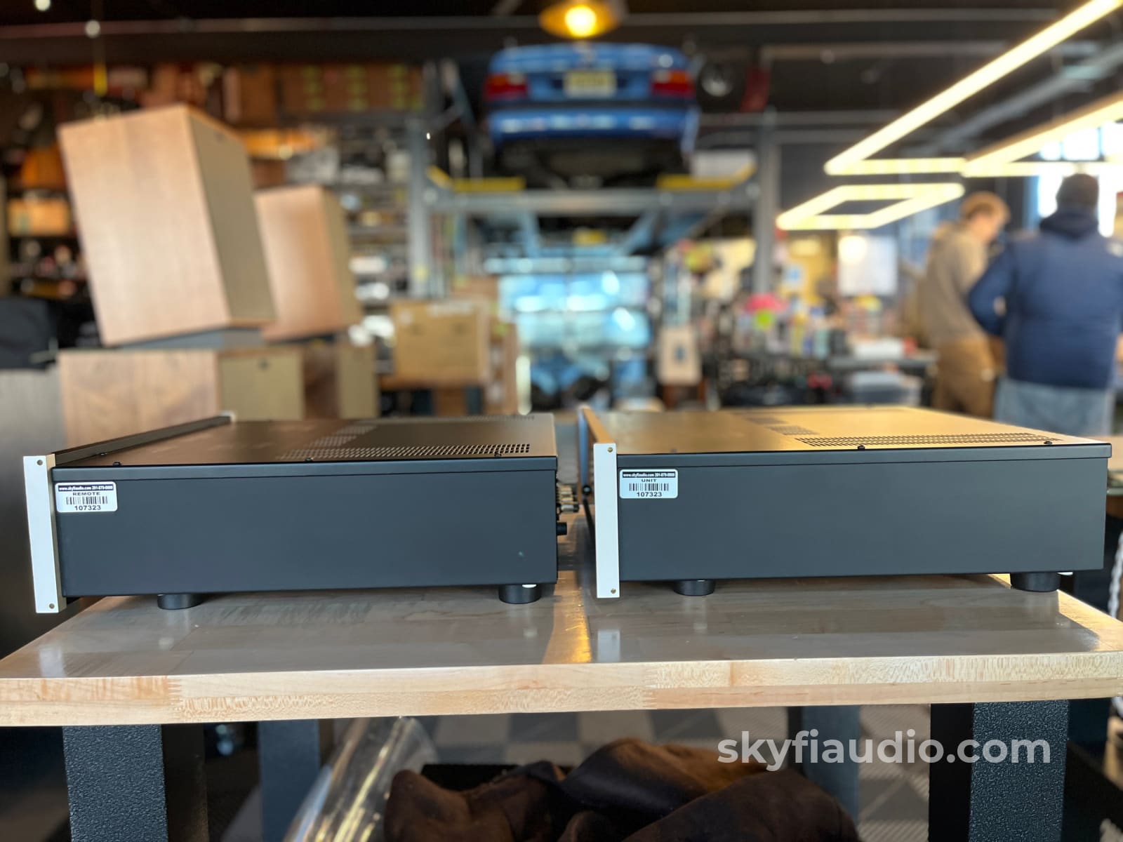 McIntosh MC301 Monoblock Amplifier Pair - Quadbalanced Amplifier