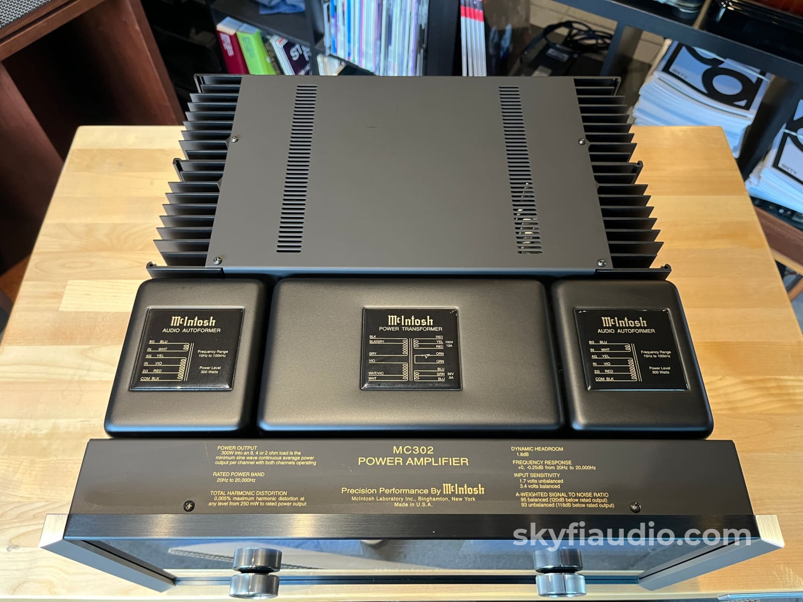 McIntosh MC302 Solid State Amplifier 300 Watt- Fiber Optic - Amplifier