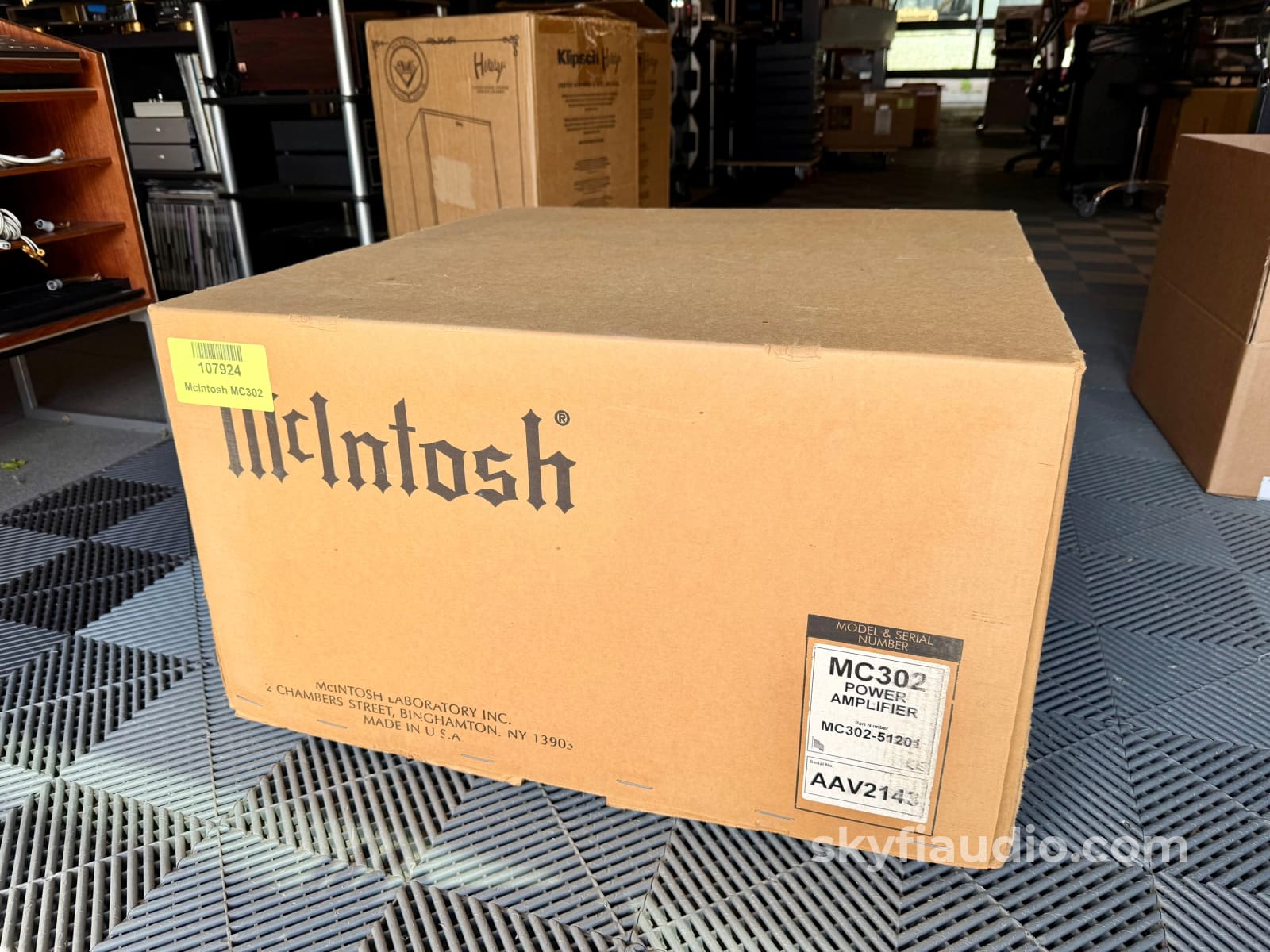 McIntosh MC302 Solid State Amplifier 300 Watt- Fiber Optic - Amplifier