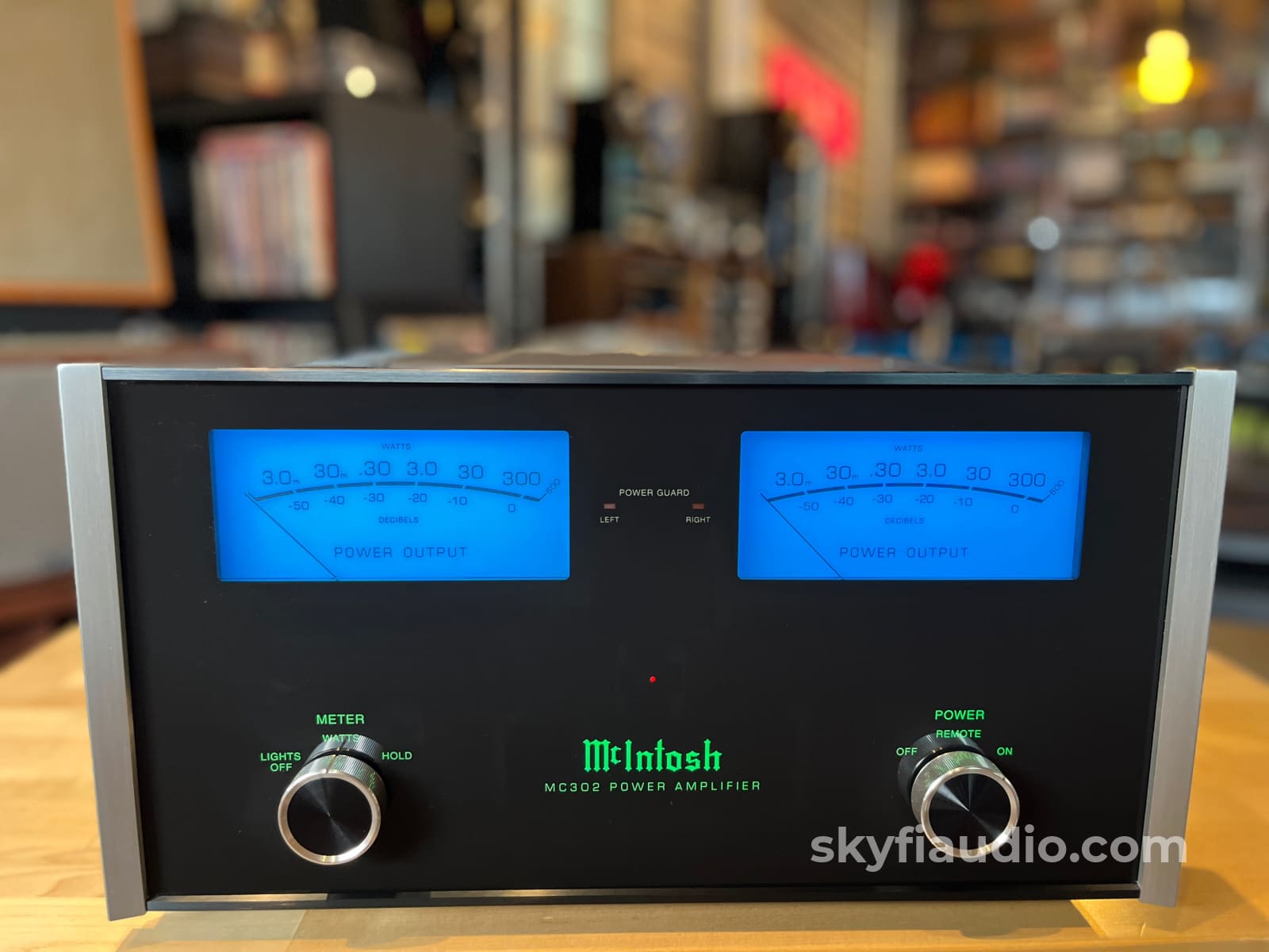 McIntosh MC302 Solid State Amplifier 300 Watt- Fiber Optic - Amplifier