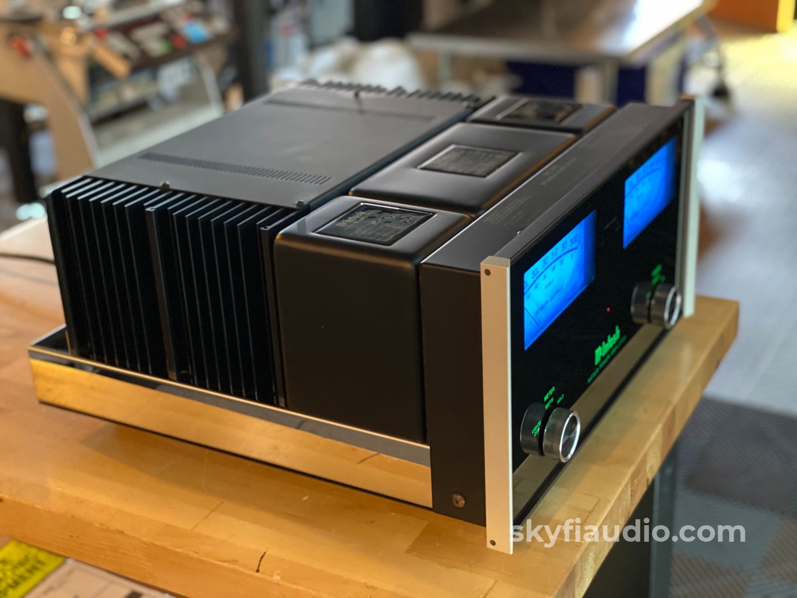 Mcintosh MC302 Solid State Power Amplifier - WOW