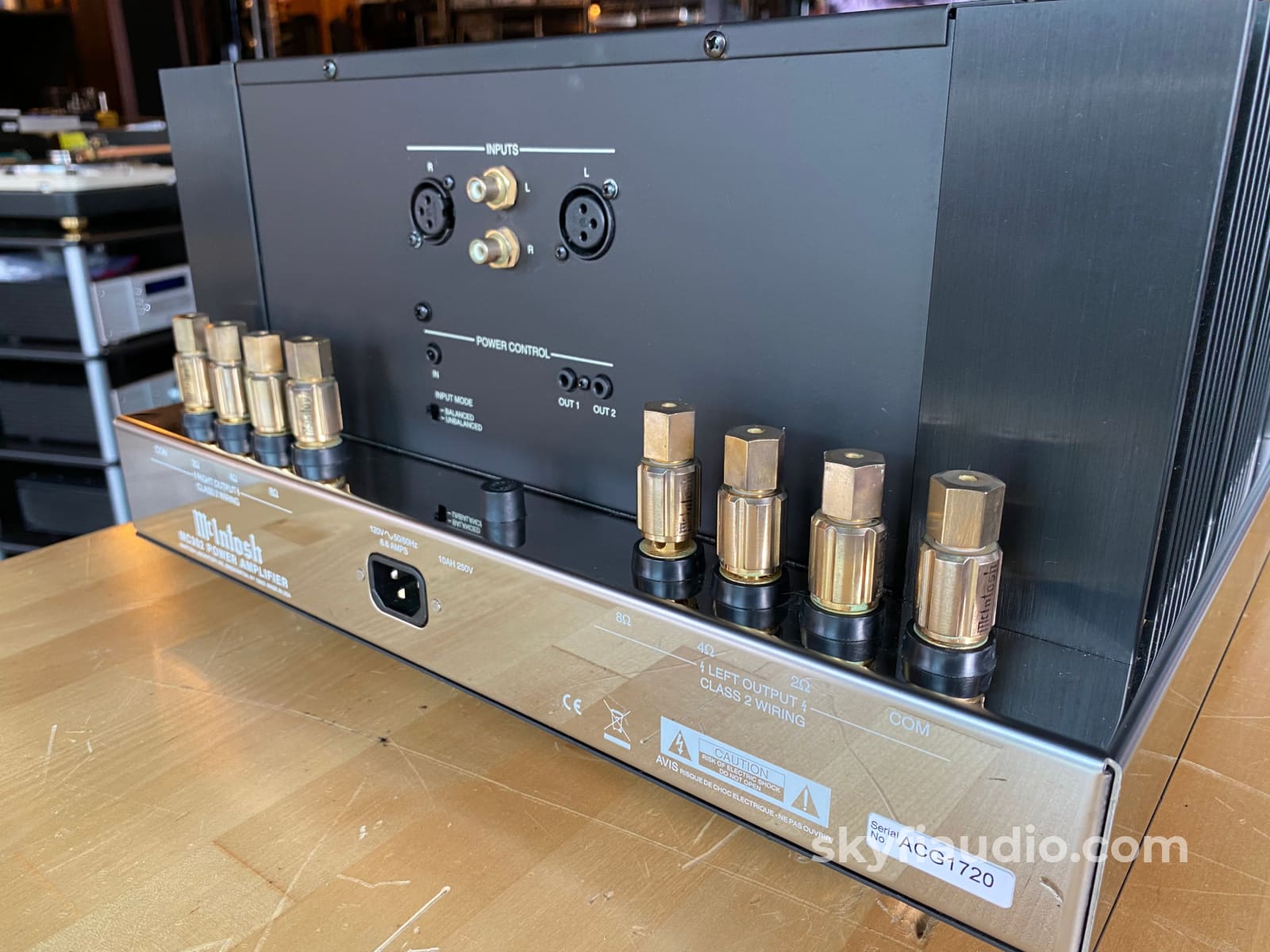 Mcintosh mc302パワーアンプ！！ McIntosh MC302 Stereo Amplifier