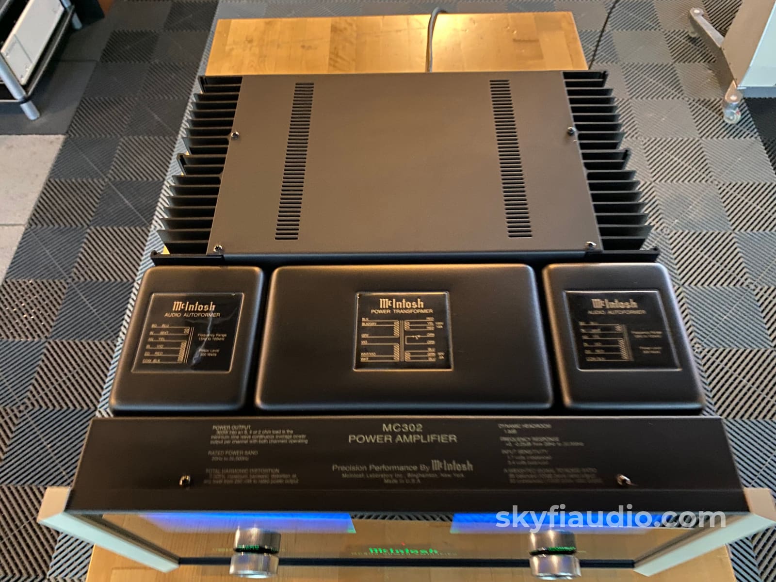 Mcintosh Mc302 Solid State Power Amplifier - Wow