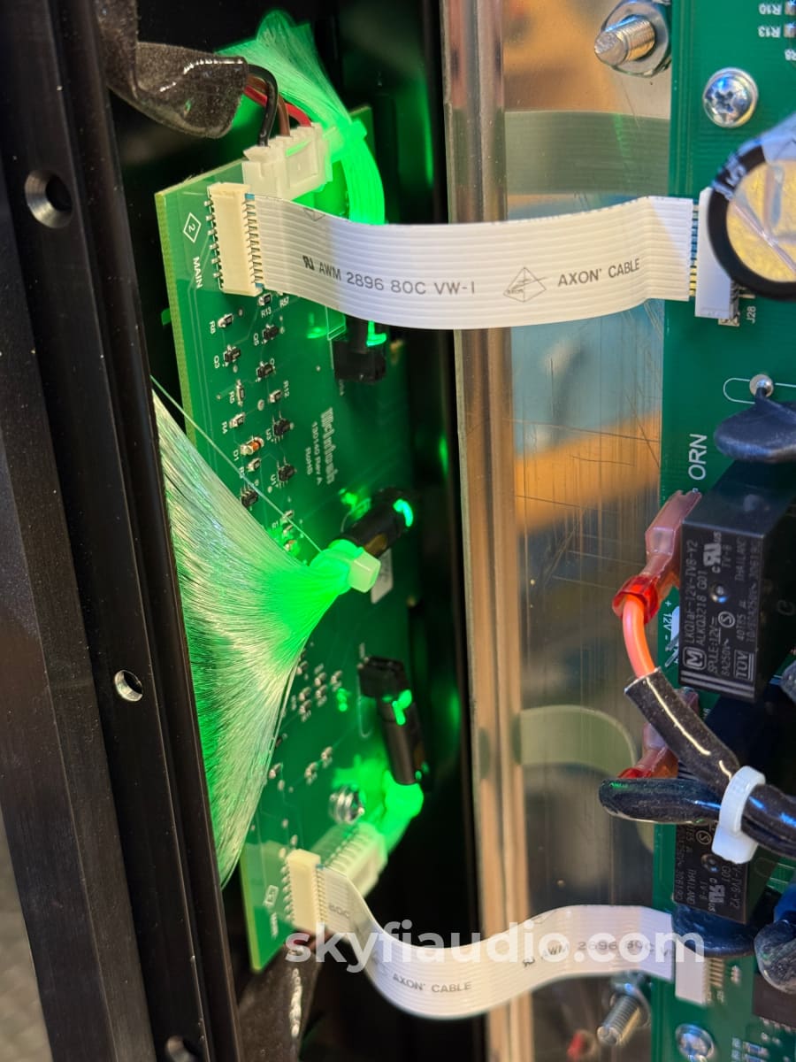 McIntosh MC302 Solid State Amplifier 300 Watt- Fiber Optic - Amplifier