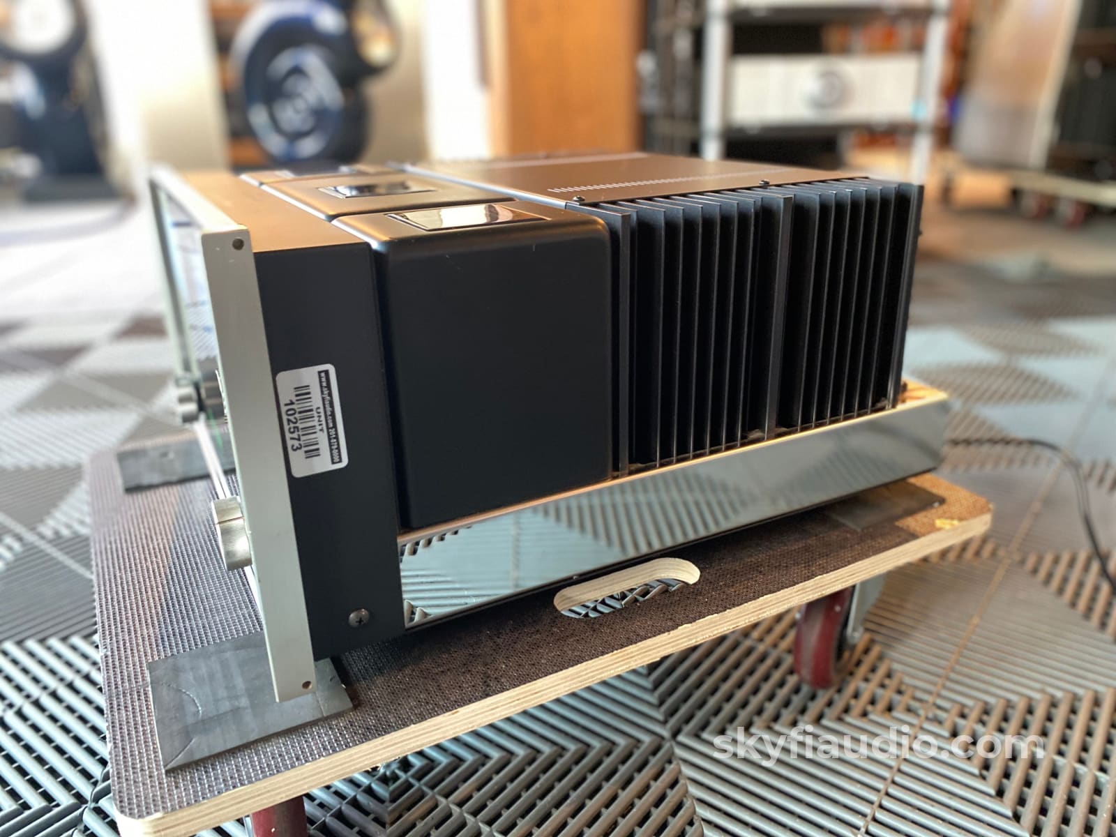 Mcintosh MC302 Stereo Power Amplifier - 300WPC - WOW