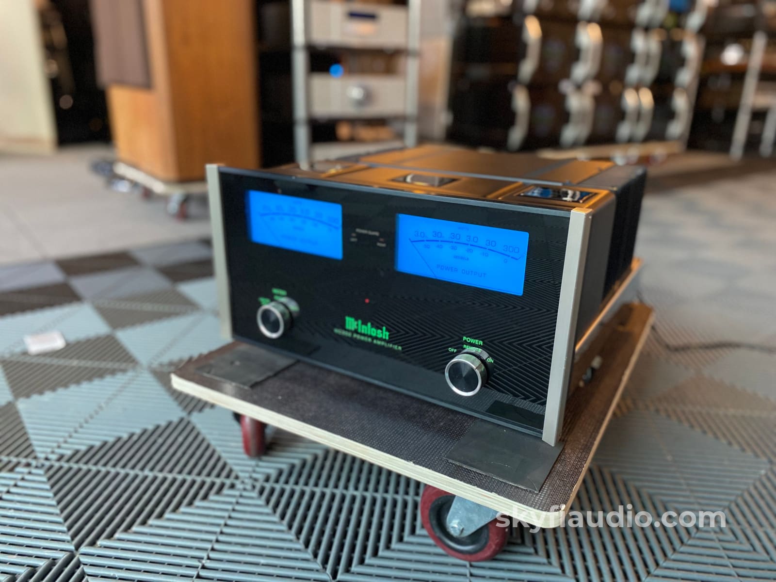 Mcintosh MC302 Stereo Power Amplifier - 300WPC - WOW