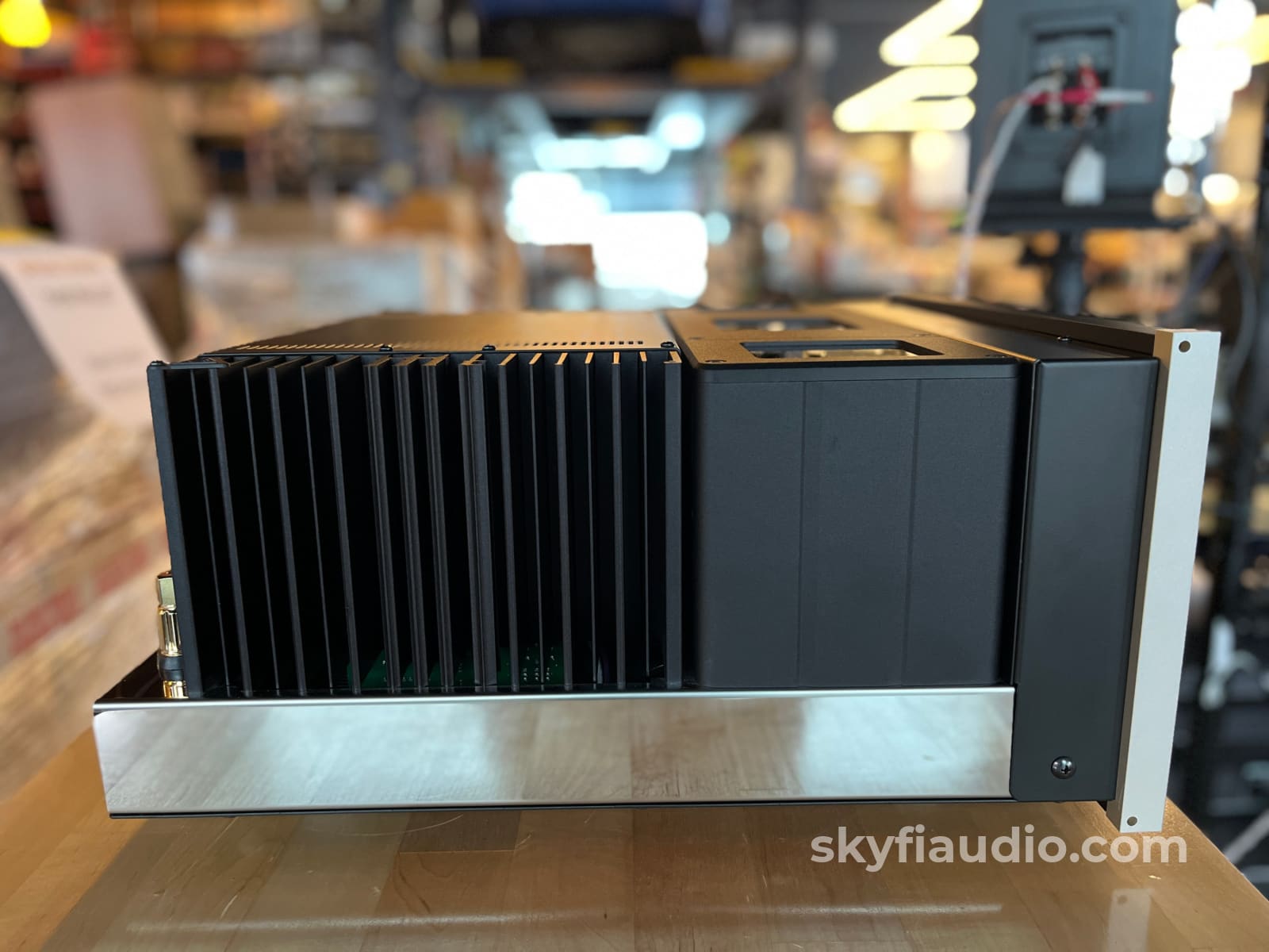 McIntosh MC312 Solid State 300W Amplifier - Pre-Loved Amplifier