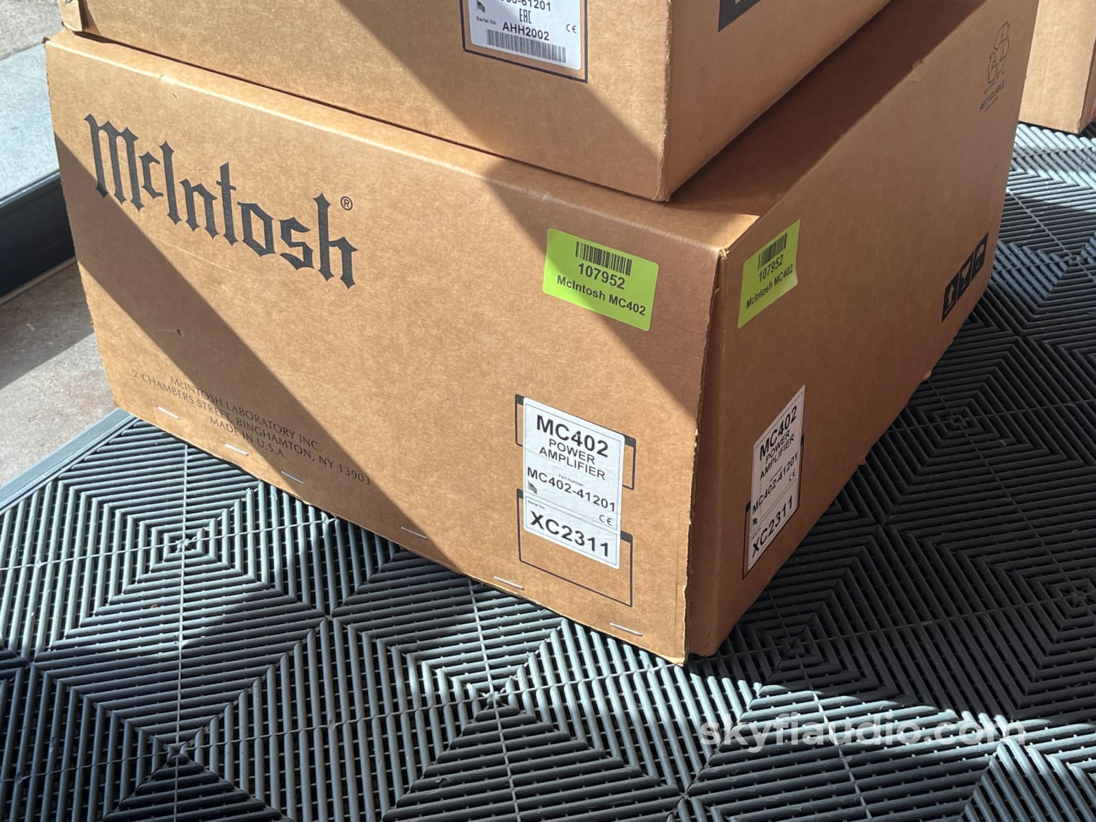 McIntosh MC402 Solid State Amplifier 400W - Fiber Optic - Amplifier