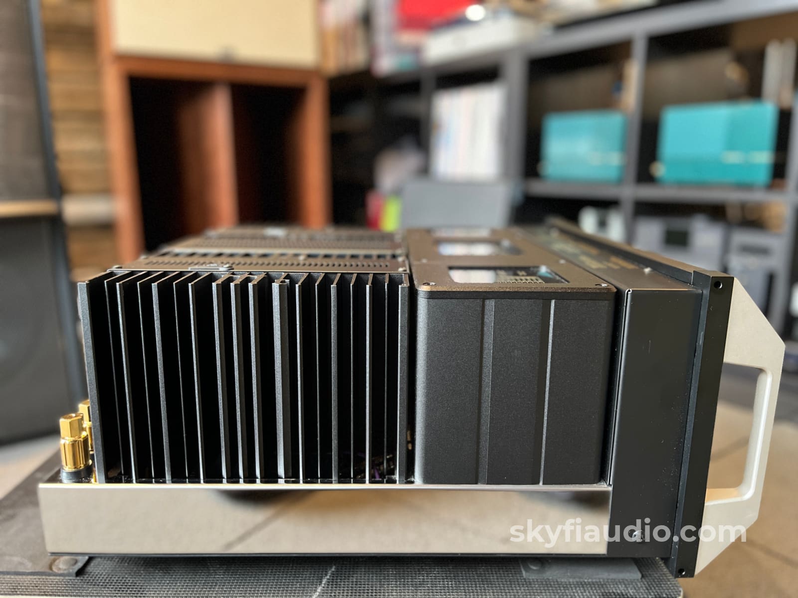 McIntosh MC462 Solid State Amplifier - Quad Balanced - Pre-Loved Amplifier