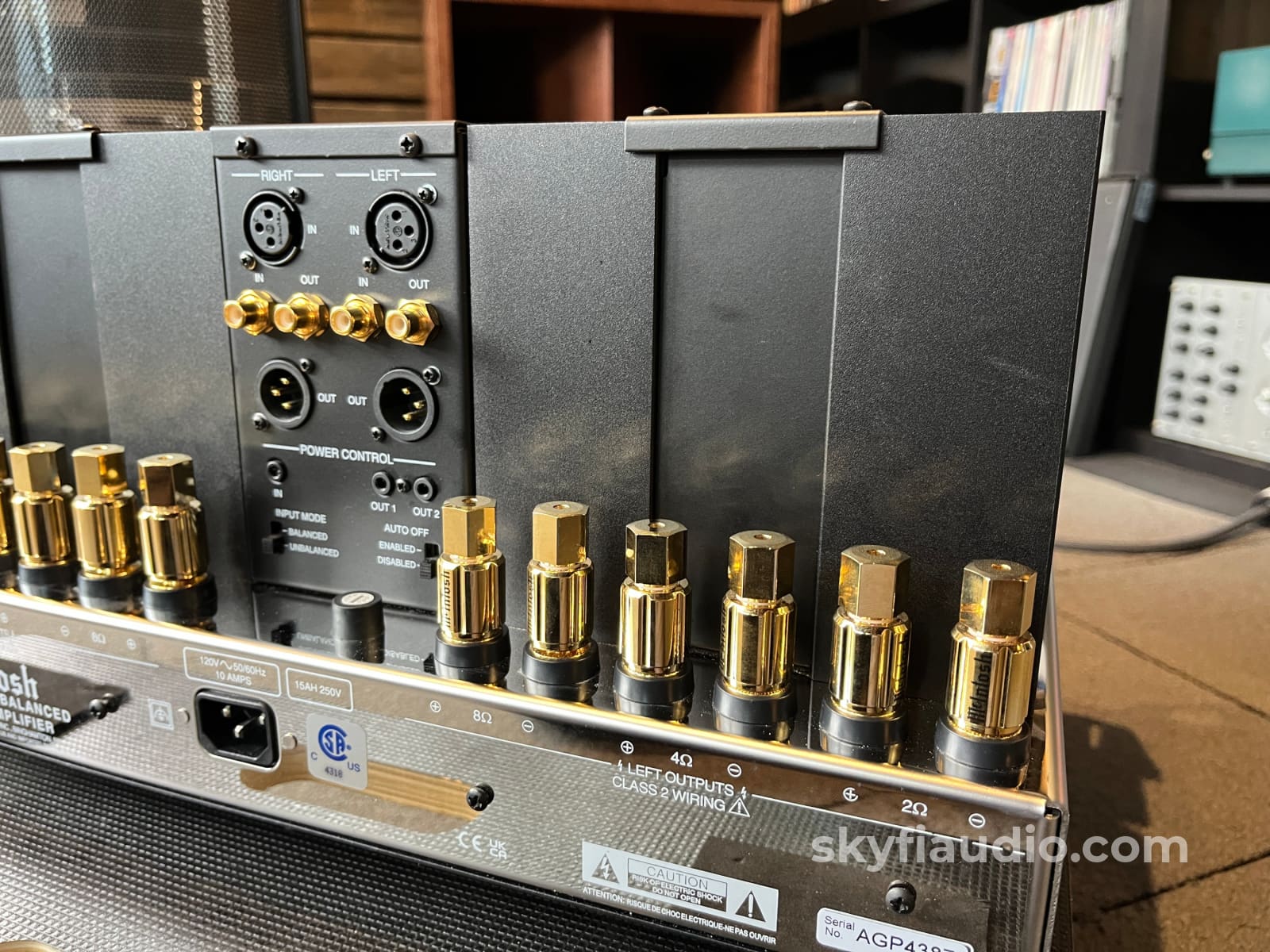 McIntosh MC462 Solid State Amplifier - Quad Balanced - Pre-Loved Amplifier