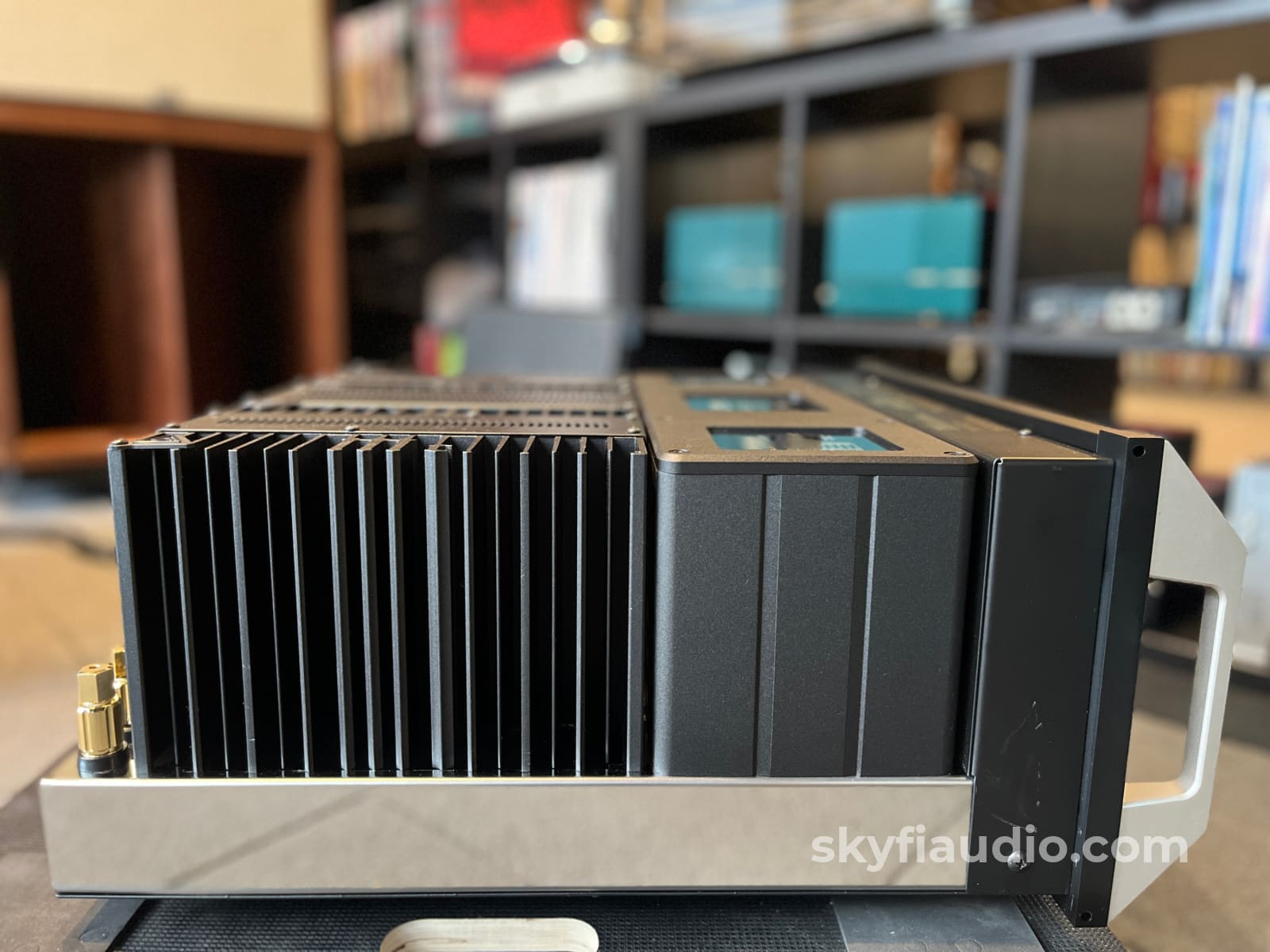 McIntosh MC462 Solid State Amplifier - Quad Balanced - Pre-Loved Amplifier