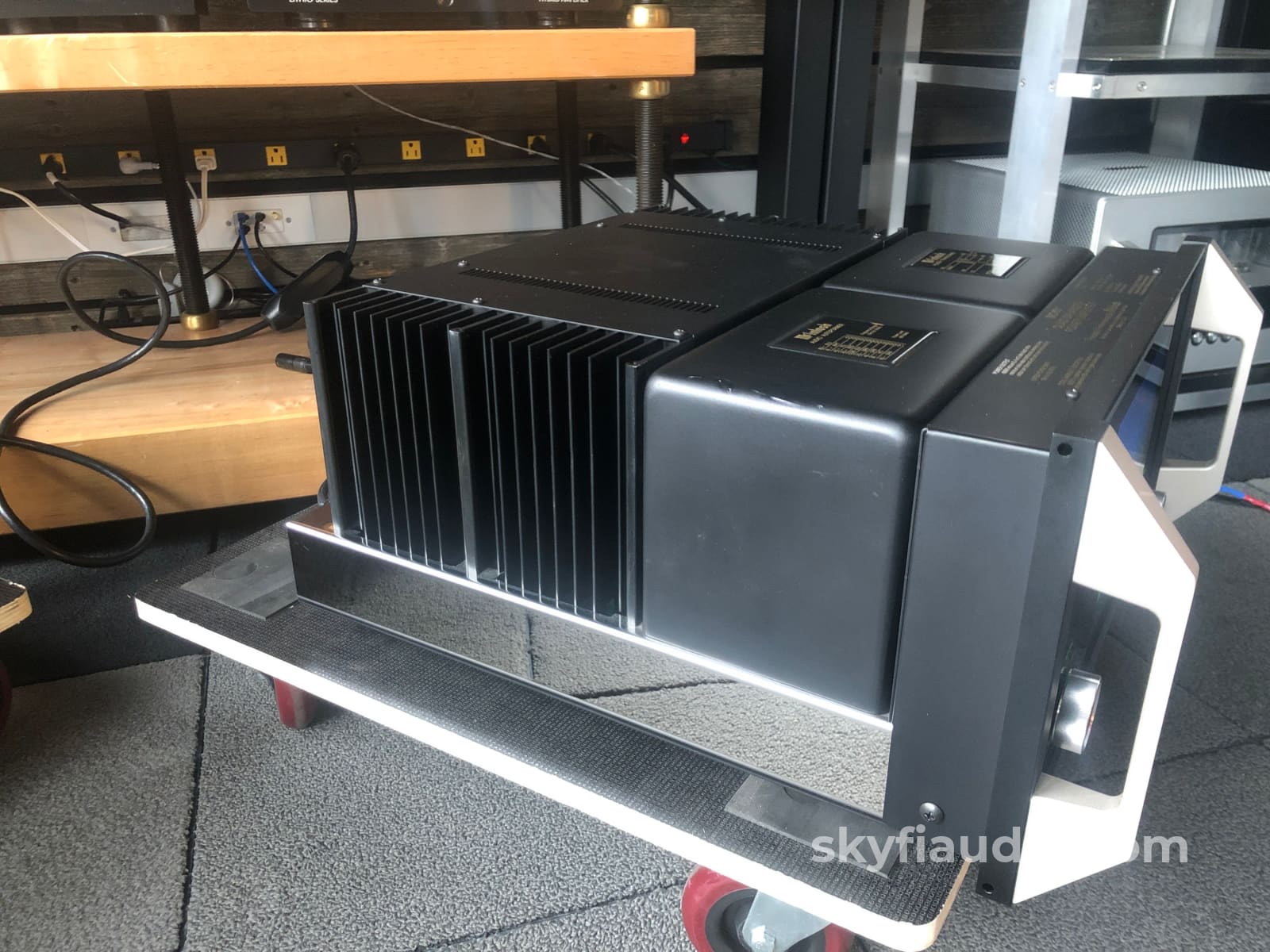 Mcintosh Mc601 Quad Balanced Monoblock Amplifiers - Wow!! Amplifier