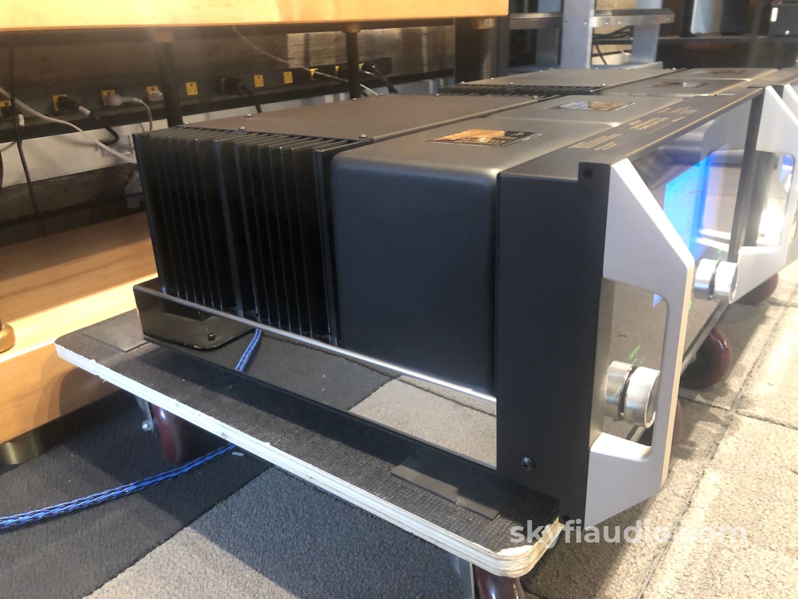 Mcintosh Mc601 Quad Balanced Monoblock Amplifiers - Wow!! Amplifier