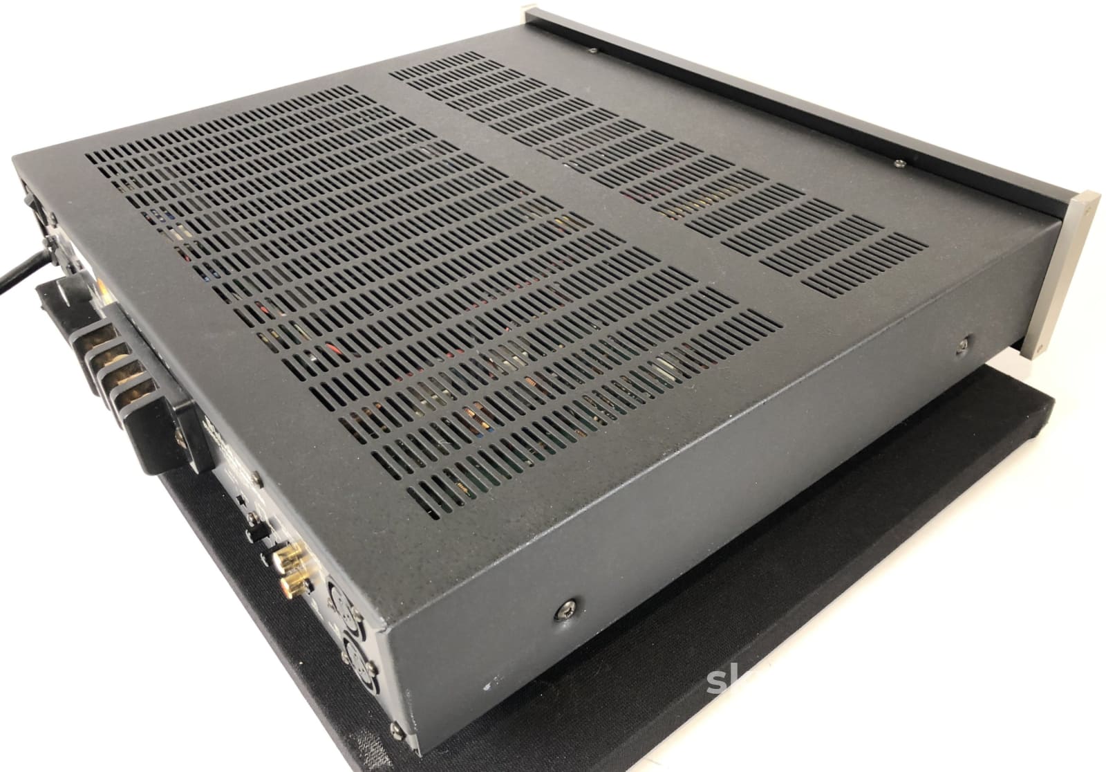 Mcintosh Mc7100 Compact Amplifier - Solid State Powerhouse