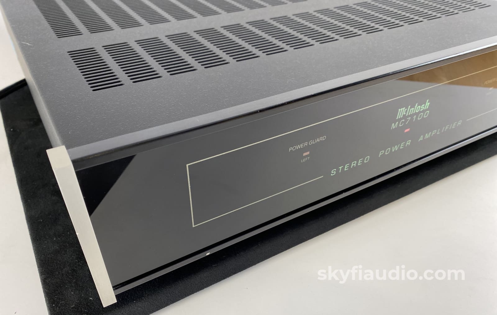 Mcintosh Mc7100 - Compact Yet Powerful Stereo Amplifier