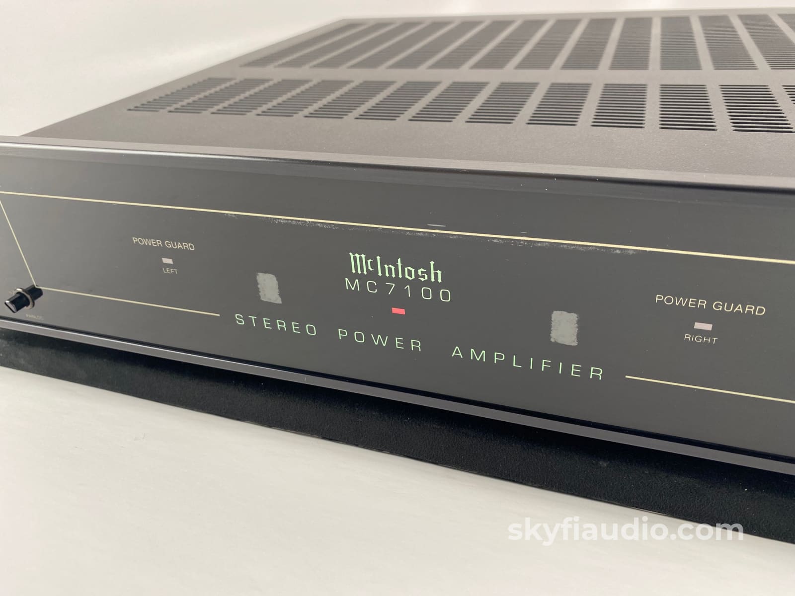 Mcintosh Mc7100 - Compact Yet Powerful Stereo Amplifier