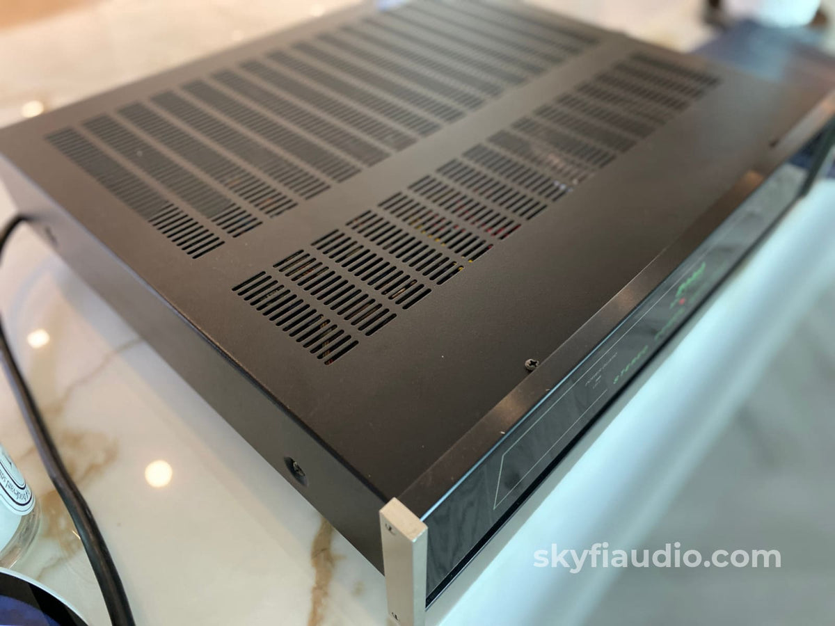 Mcintosh Mc7100 - Compact Yet Powerful Stereo Amplifier Amplifier