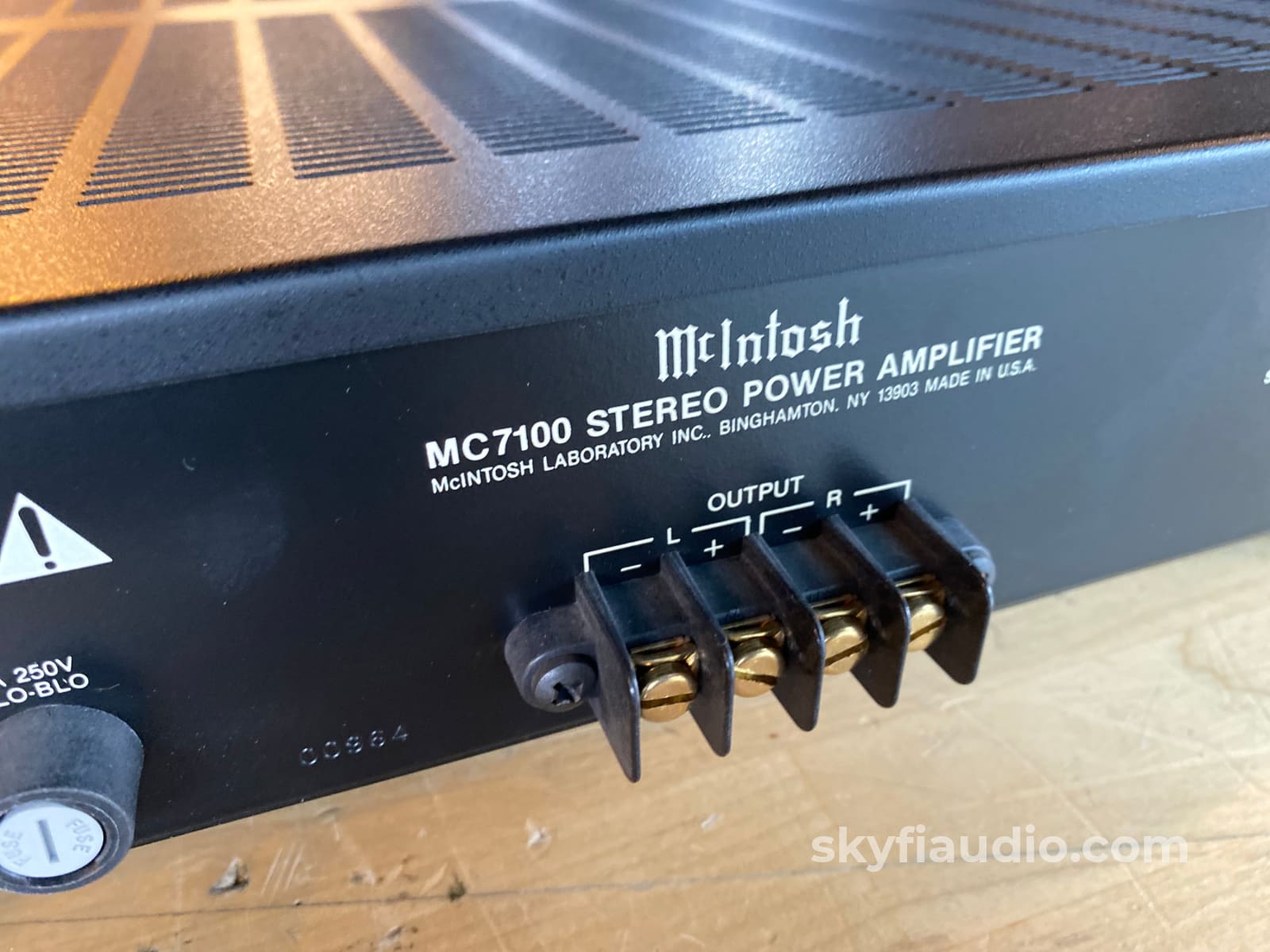 Mcintosh Mc7100 - Compact Yet Powerful Stereo Amplifier