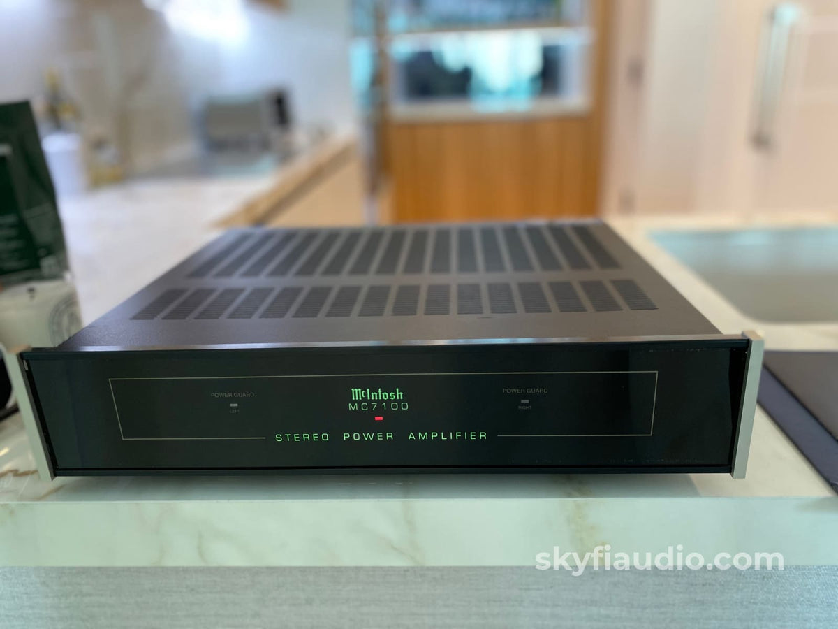 Mcintosh Mc7100 - Compact Yet Powerful Stereo Amplifier Amplifier