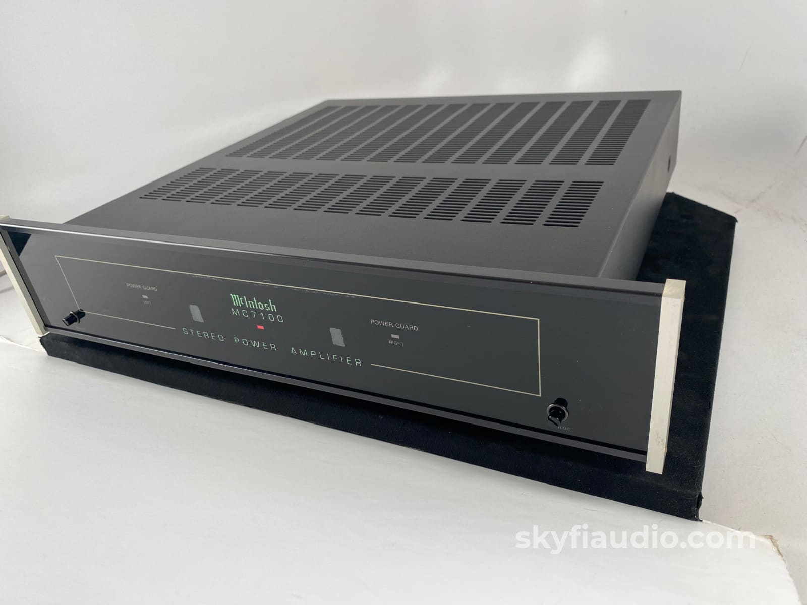 Mcintosh Mc7100 - Compact Yet Powerful Stereo Amplifier