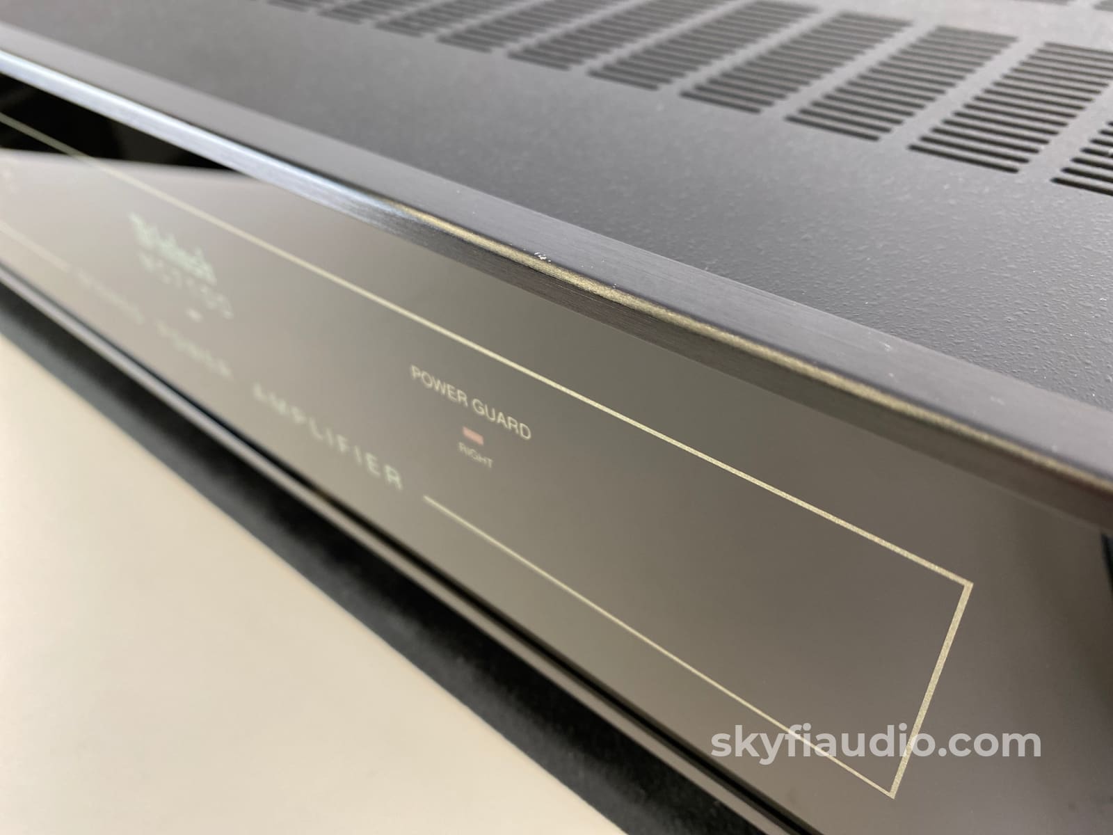 Mcintosh Mc7100 - Compact Yet Powerful Stereo Amplifier
