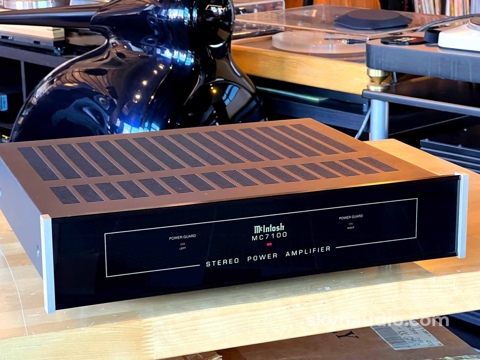 Mcintosh Mc7100 - Compact Yet Powerful Stereo Amplifier W/Balanced Inputs