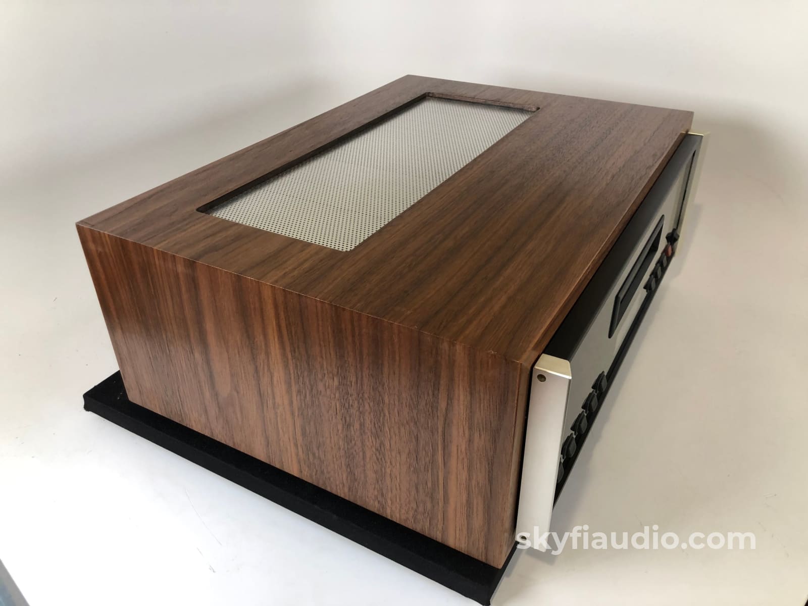 Mcintosh Mcd205 Cd Changer In Custom Walnut Wood Case + Digital