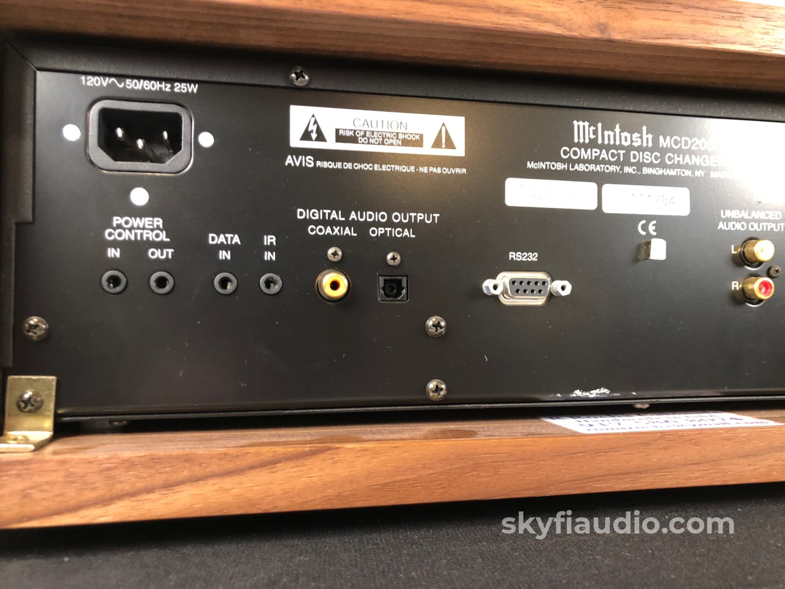Mcintosh Mcd205 Cd Changer In Custom Walnut Wood Case + Digital