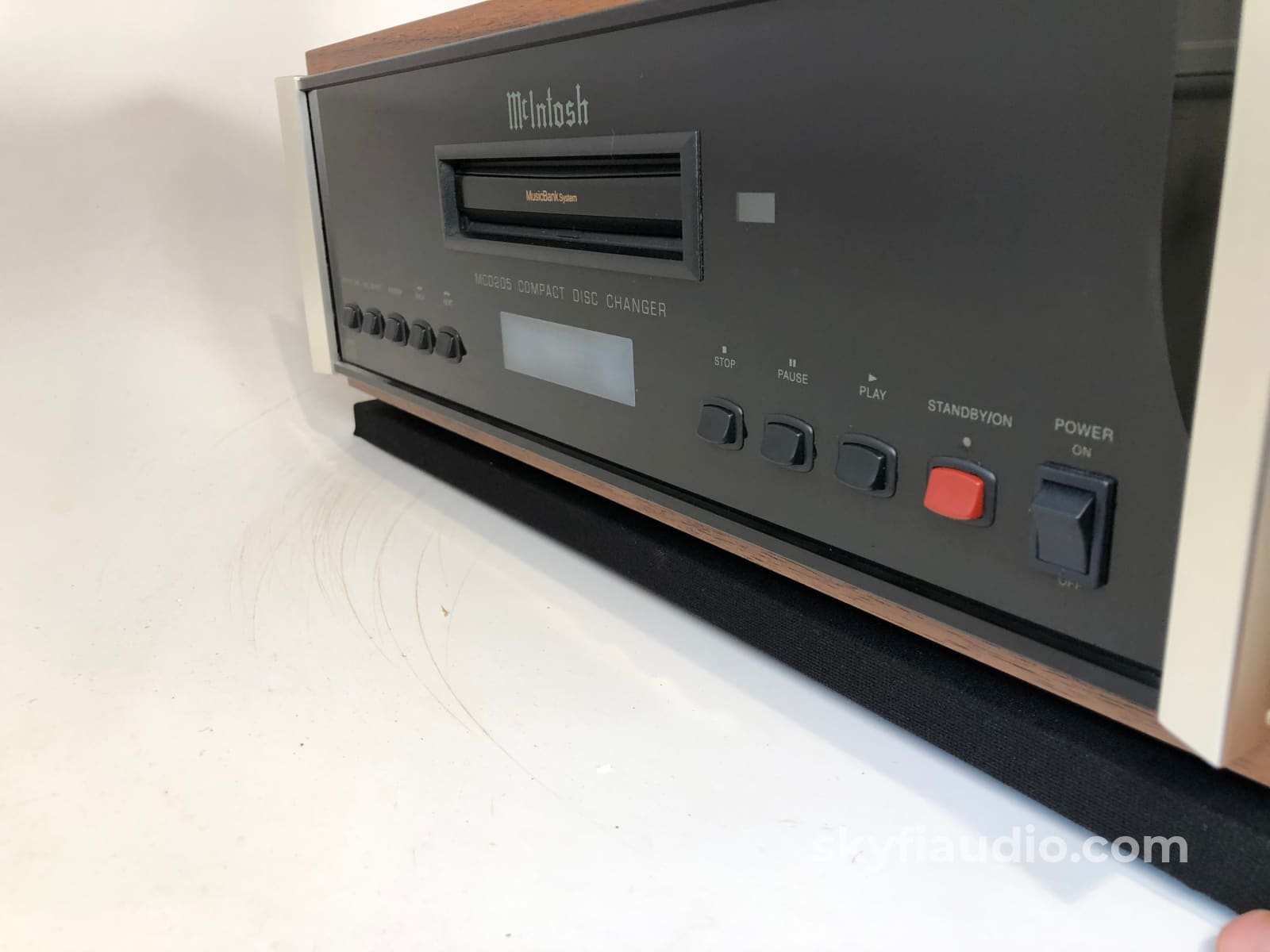 Mcintosh Mcd205 Cd Changer In Custom Walnut Wood Case + Digital
