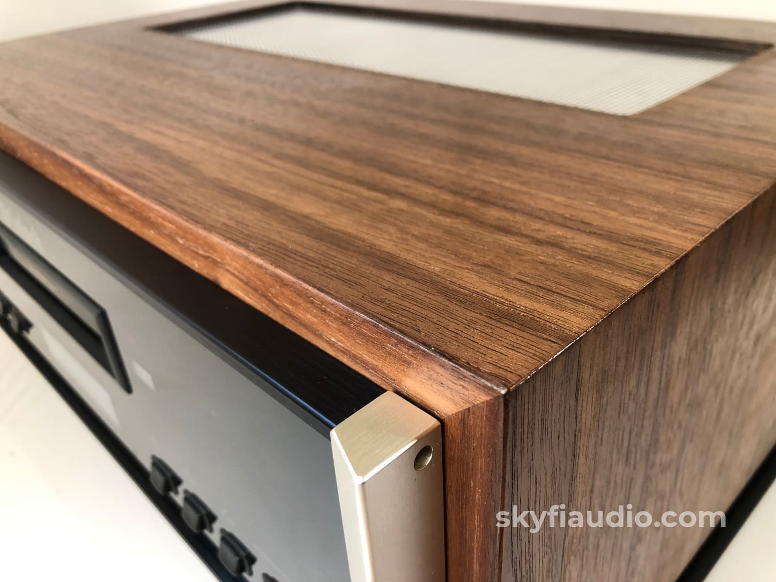 Mcintosh Mcd205 Cd Changer In Custom Walnut Wood Case + Digital