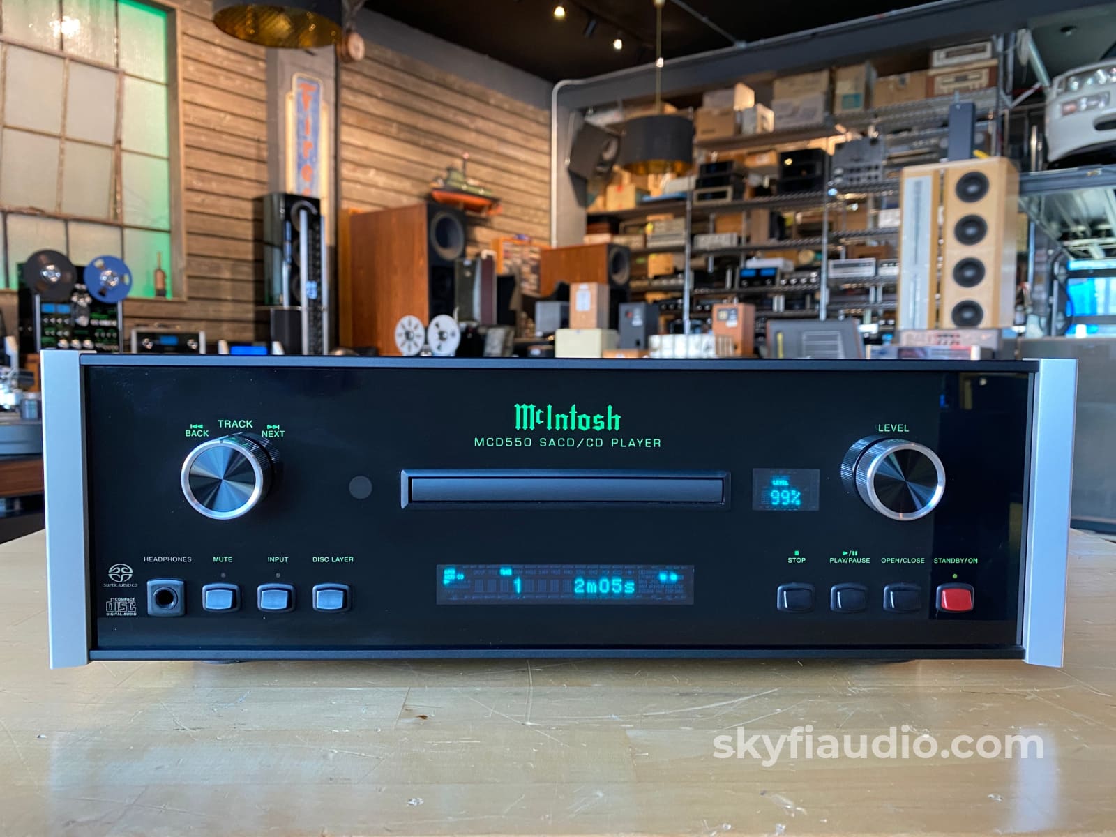McIntosh MCD550 SACD/CD Player and D/A Processor with Quad-Balanced DA