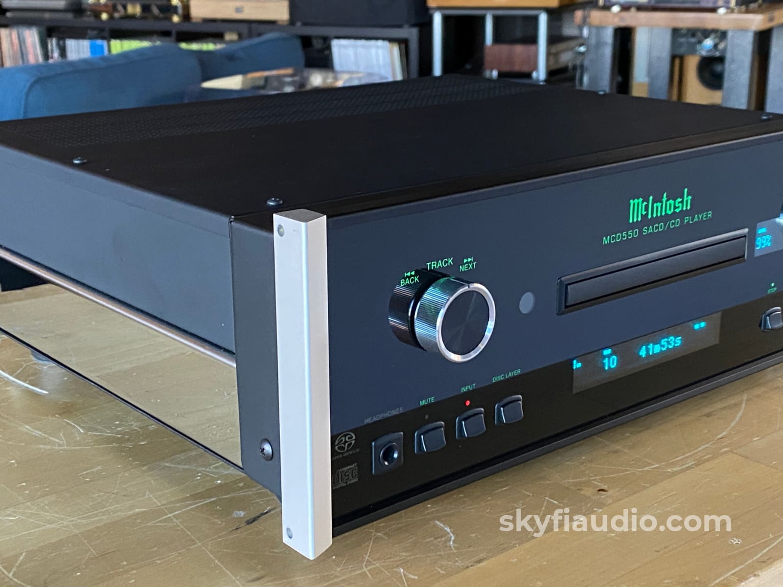 McIntosh MCD550 SACD/CD Player and D/A Processor with Quad-Balanced DA