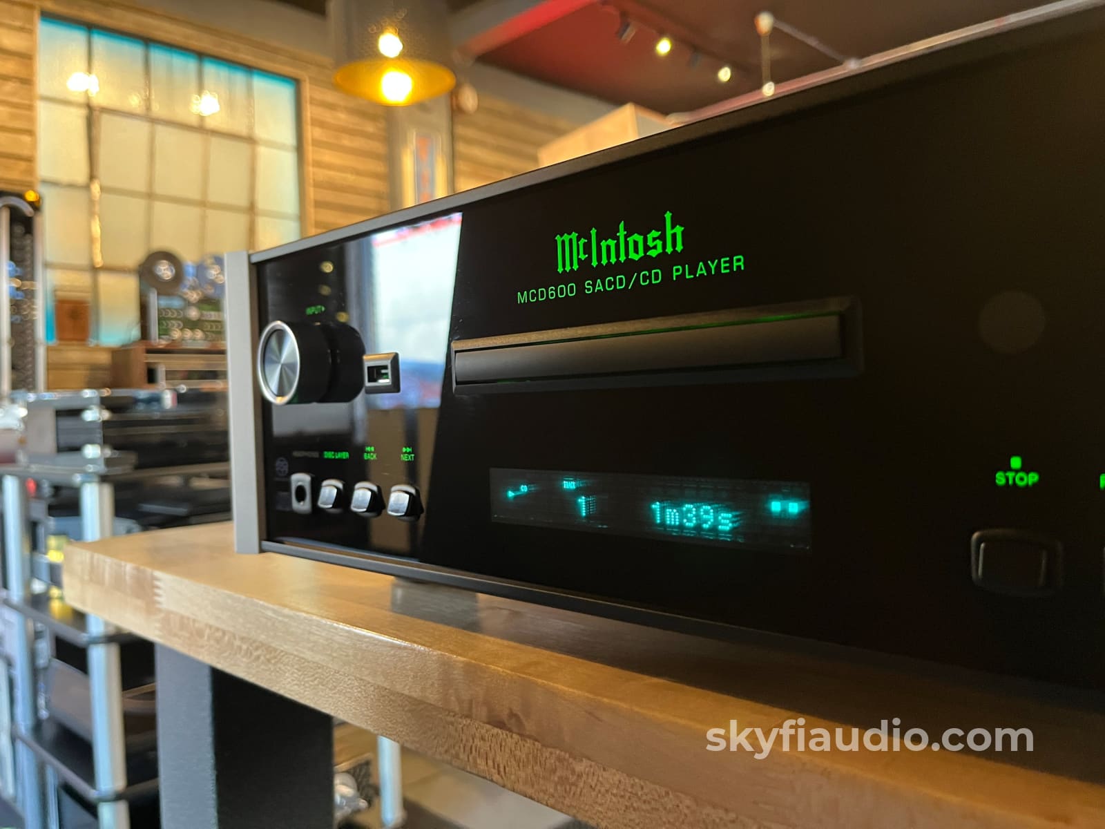 McIntosh MCD 600 SACD/CD Player W/ Quad Balanced DAC - Pre Loved CD + Digital