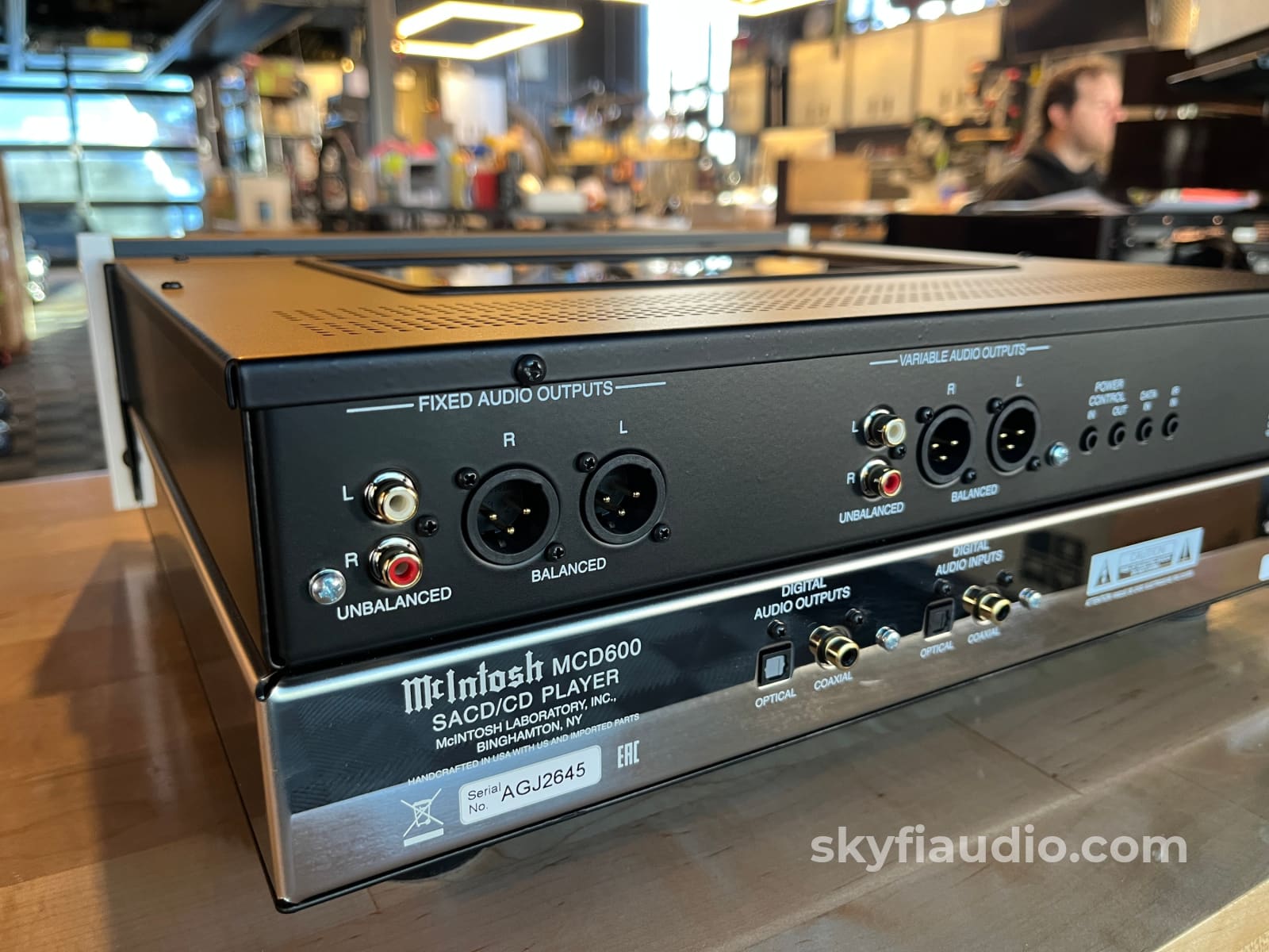 McIntosh MCD 600 SACD/CD Player W/ Quad Balanced DAC - Pre Loved CD + Digital