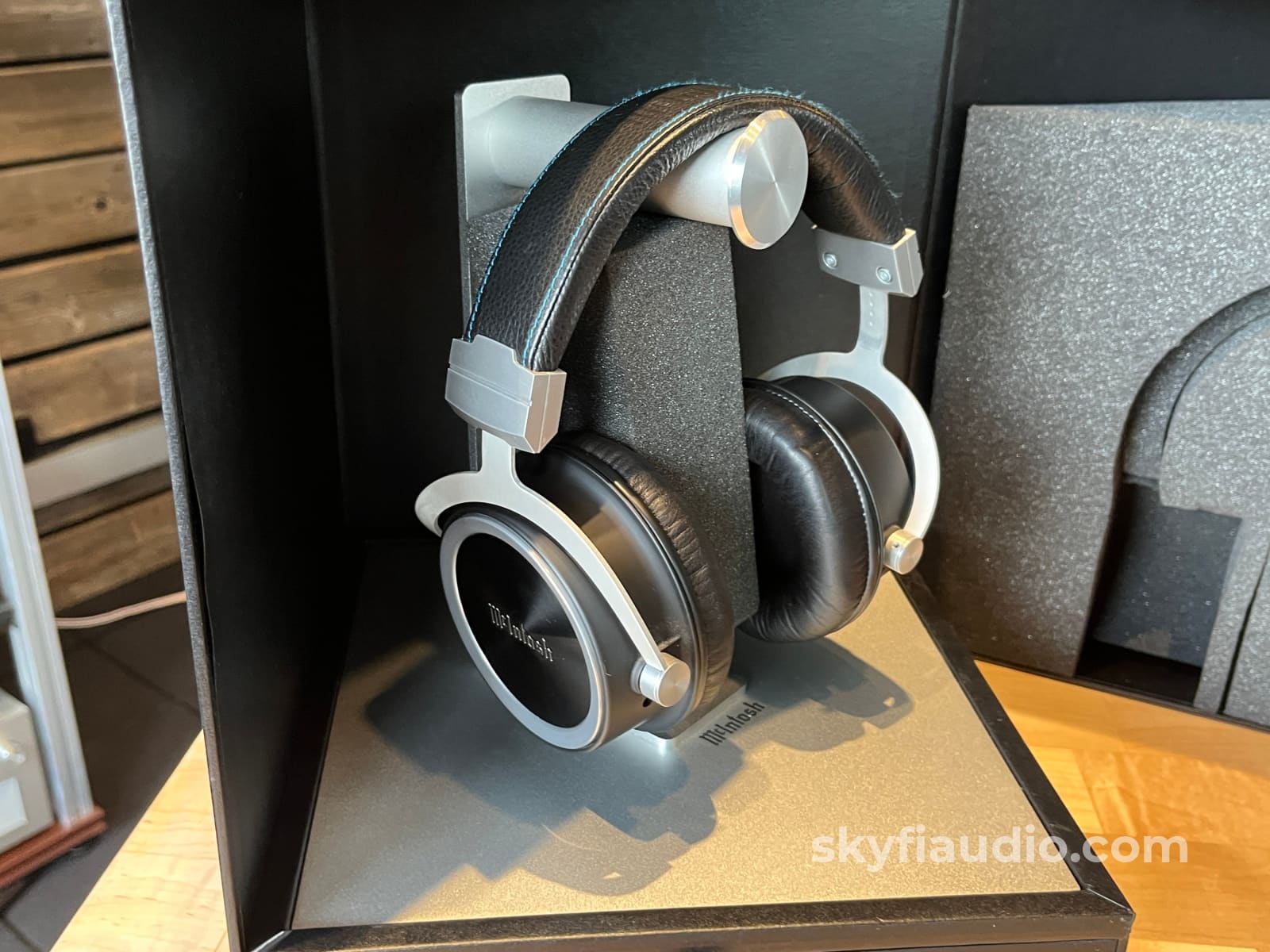 McIntosh MHP1000 Headphones - Rare and Complete Kit Headphones