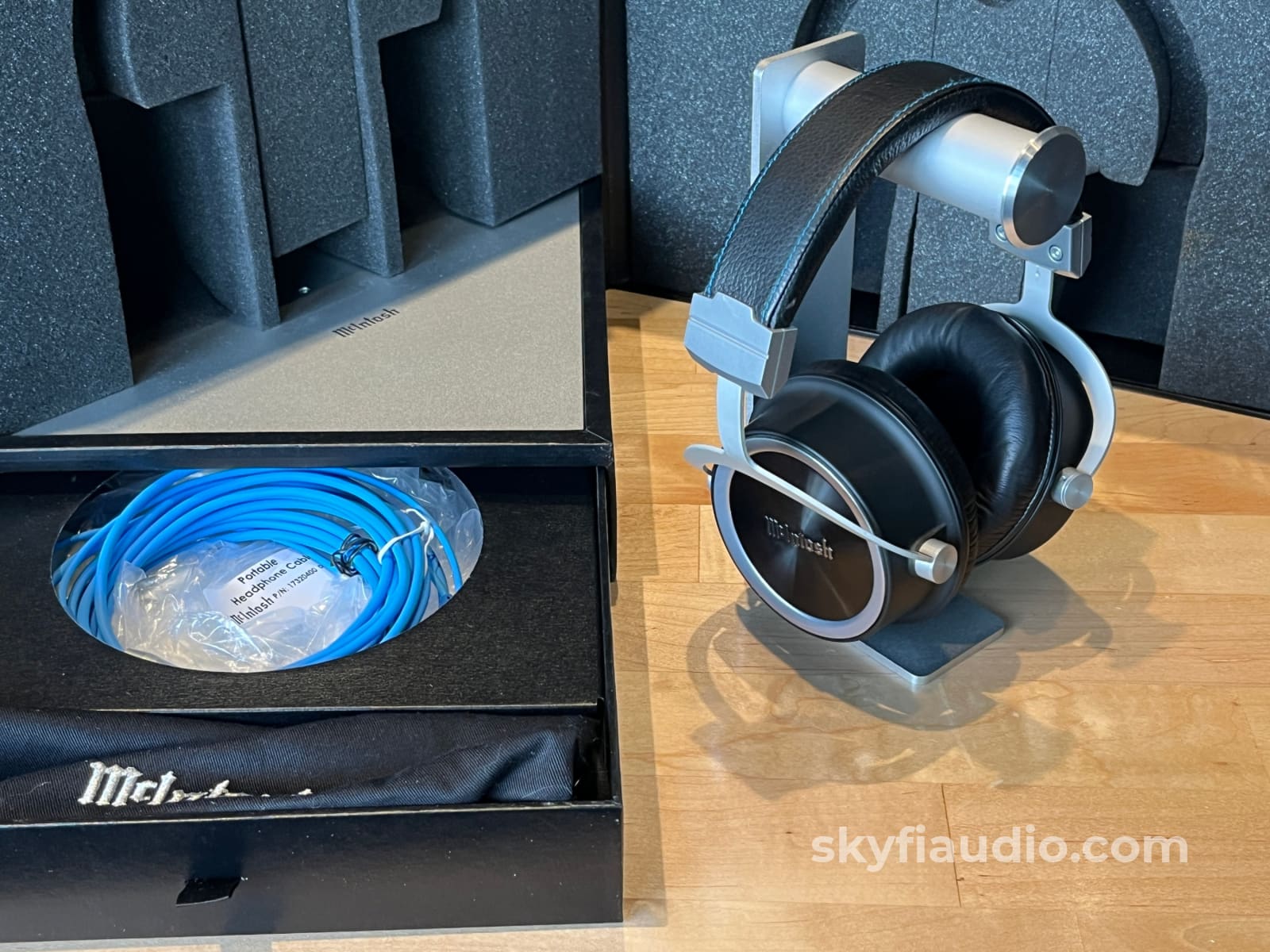 McIntosh MHP1000 Headphones - Rare and Complete Kit Headphones