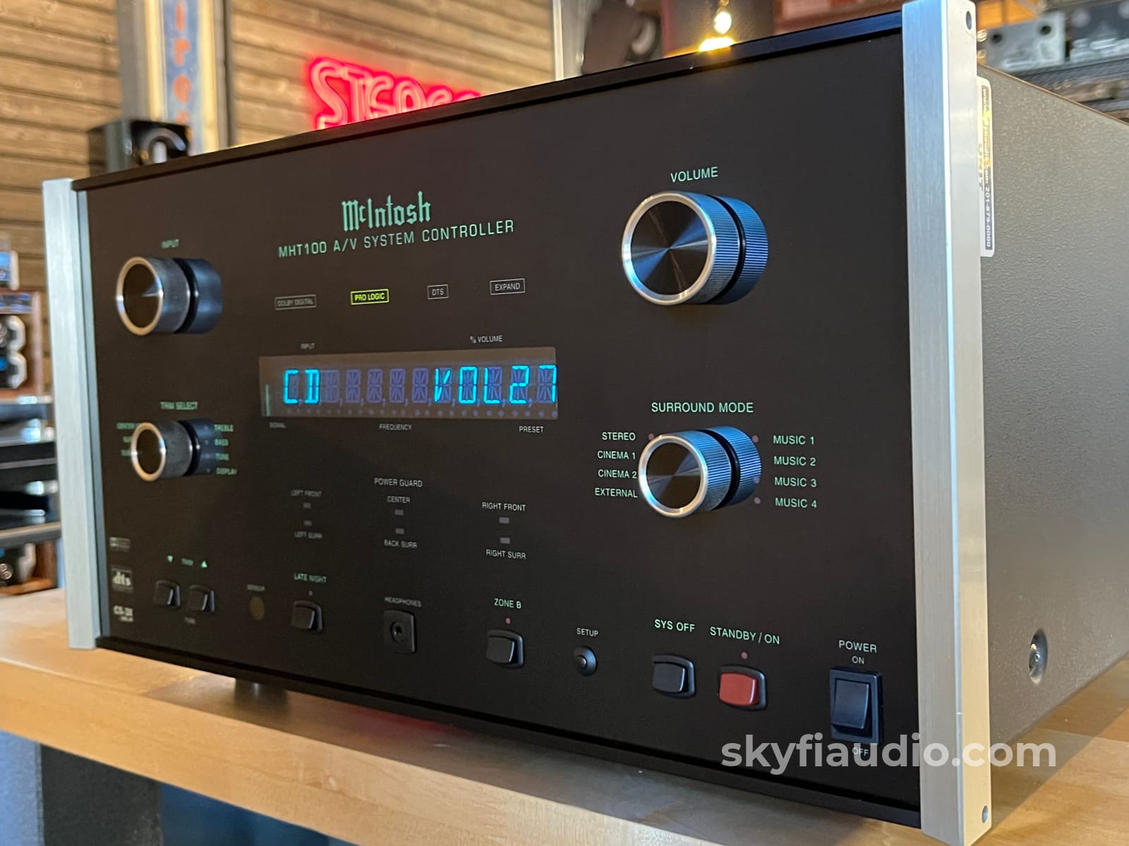 Mcintosh MHT100 Home Theater Receiver - Serviced With New Glass And Power Supply Integrated Amplifier