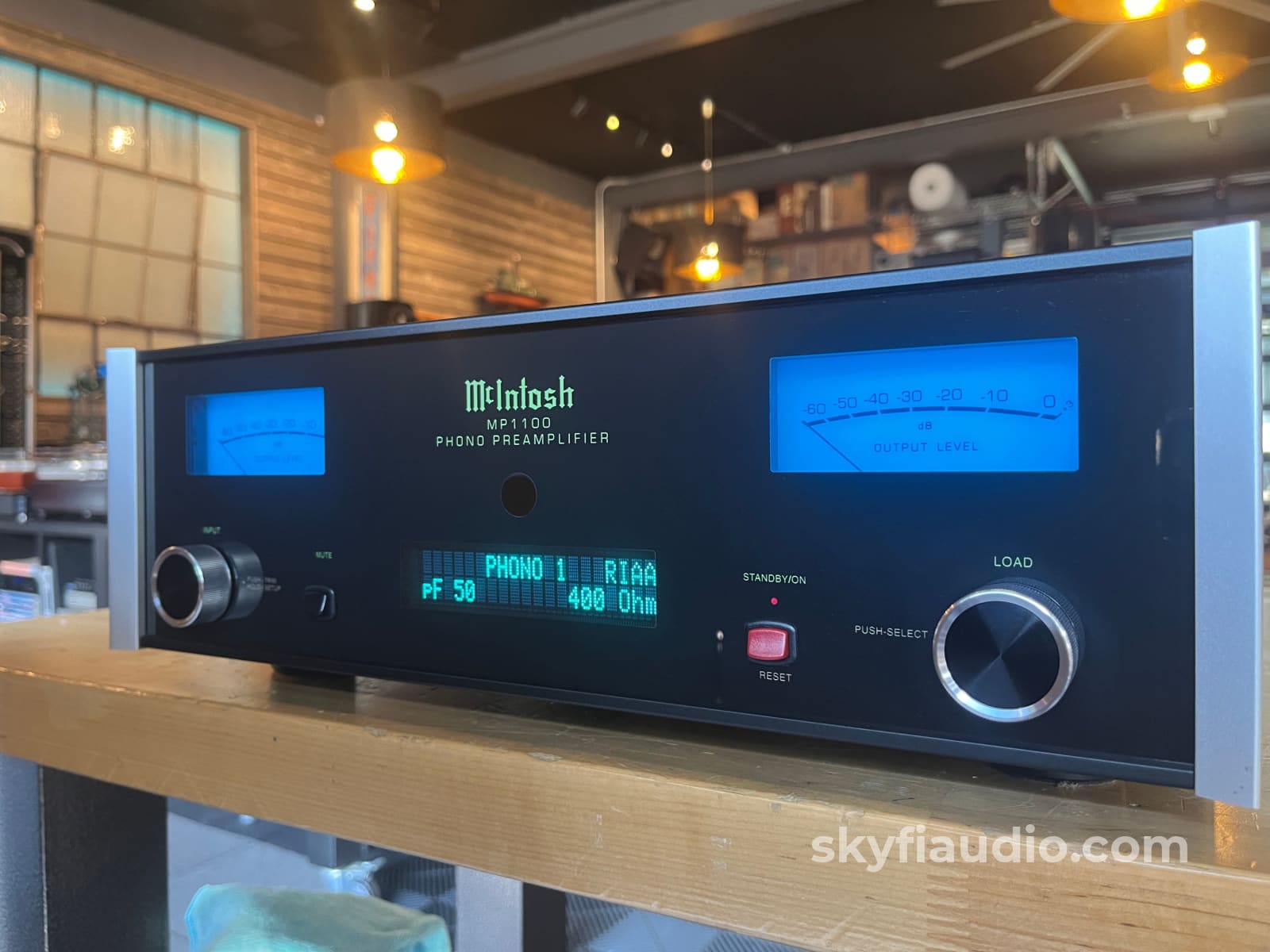Mcintosh Mp1100 Phono Preamp - One Of The Best Preamplifier