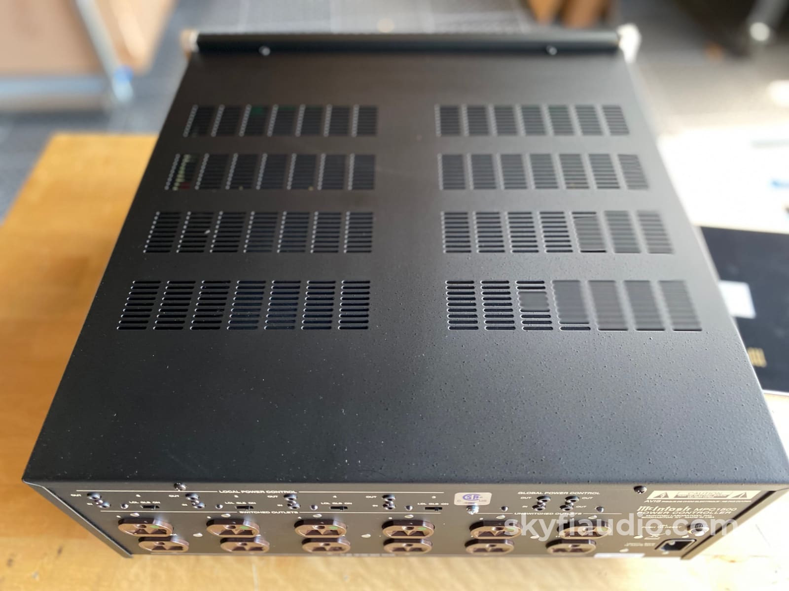 Mcintosh Mpc1500 Power Controller And Conditioner - In Store Only