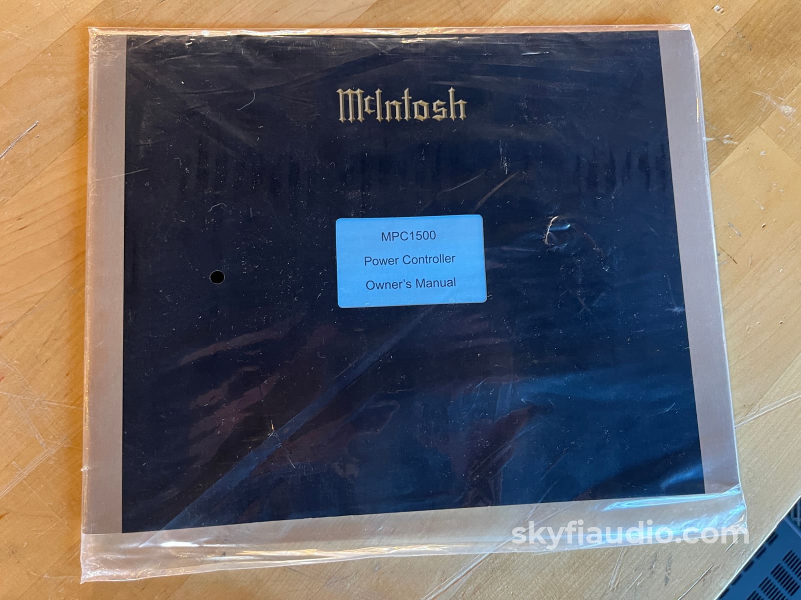 McIntosh MPC1500 Power Controller And Conditioner - Pre Loved Power Conditioner