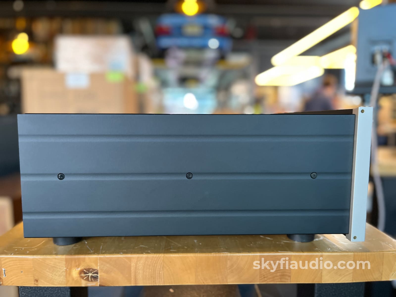 McIntosh MPC1500 Power Controller And Conditioner - Pre Loved Power Conditioner